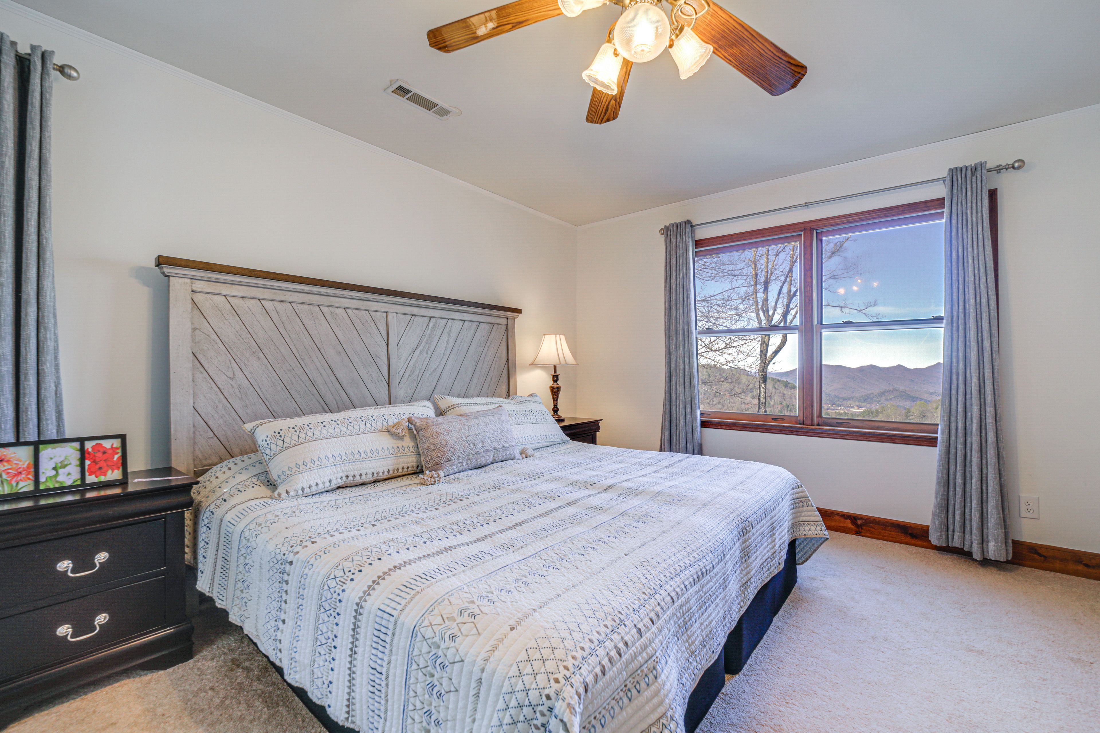 Bedroom 2 | King Bed | 2nd Floor