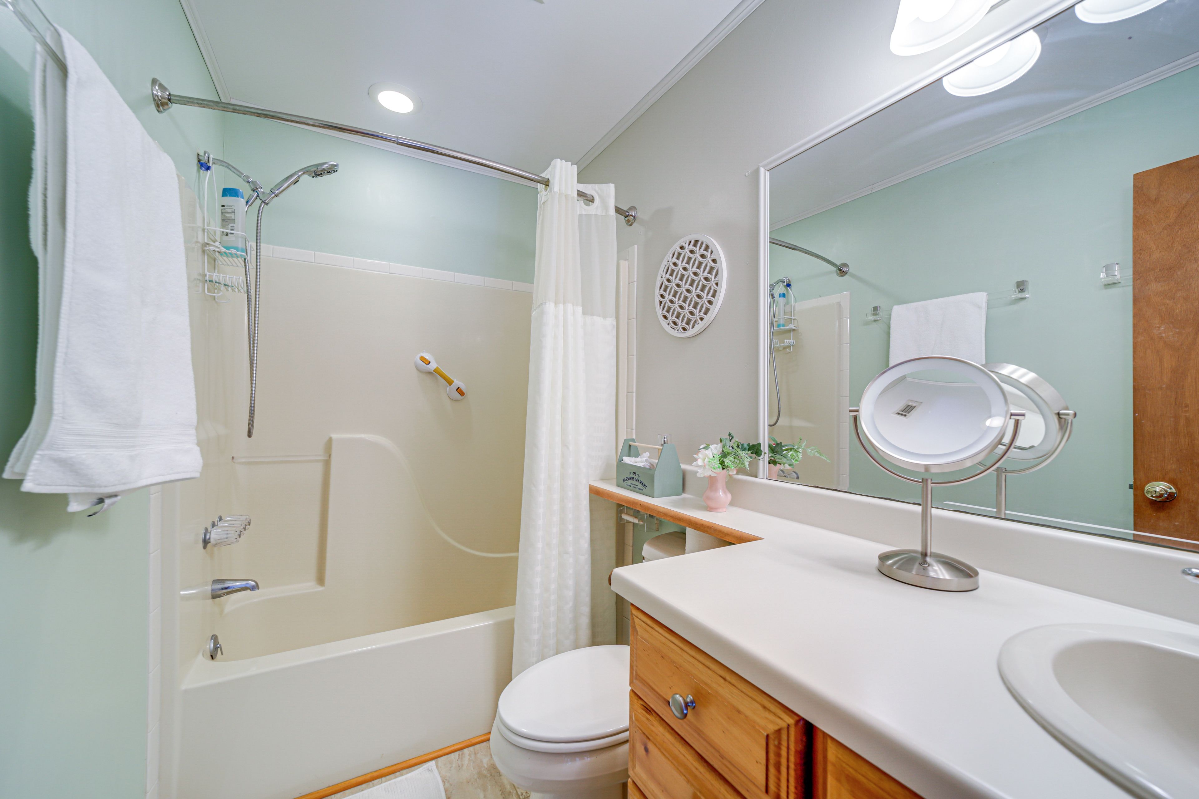 Full Bathroom | 2nd Floor