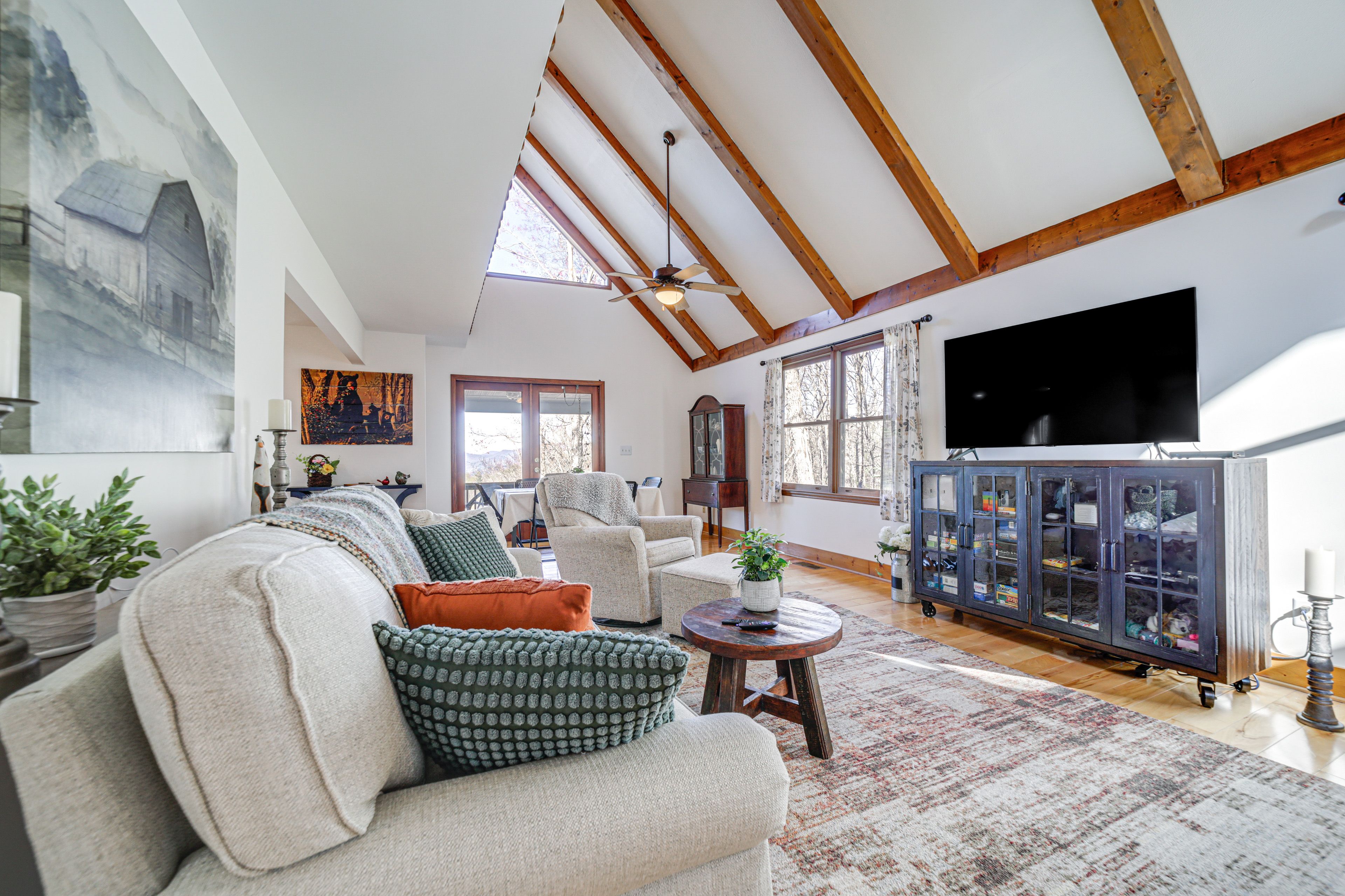 Dillard Vacation Rental | 4BR | 3BA | 2,380 Sq Ft | Step-Free Entry