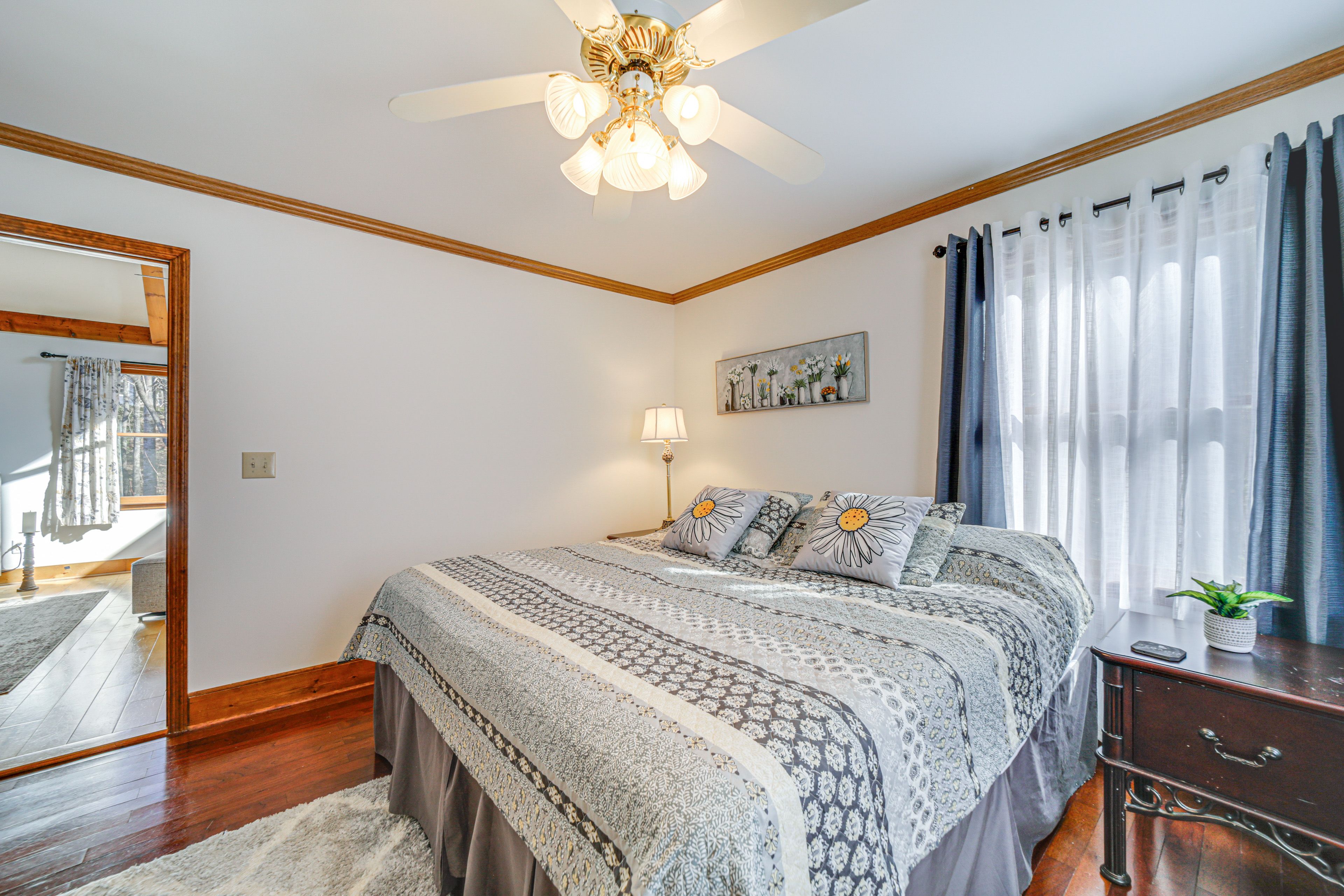 Bedroom 1 | King Bed | En-Suite Bathroom | 1st Floor