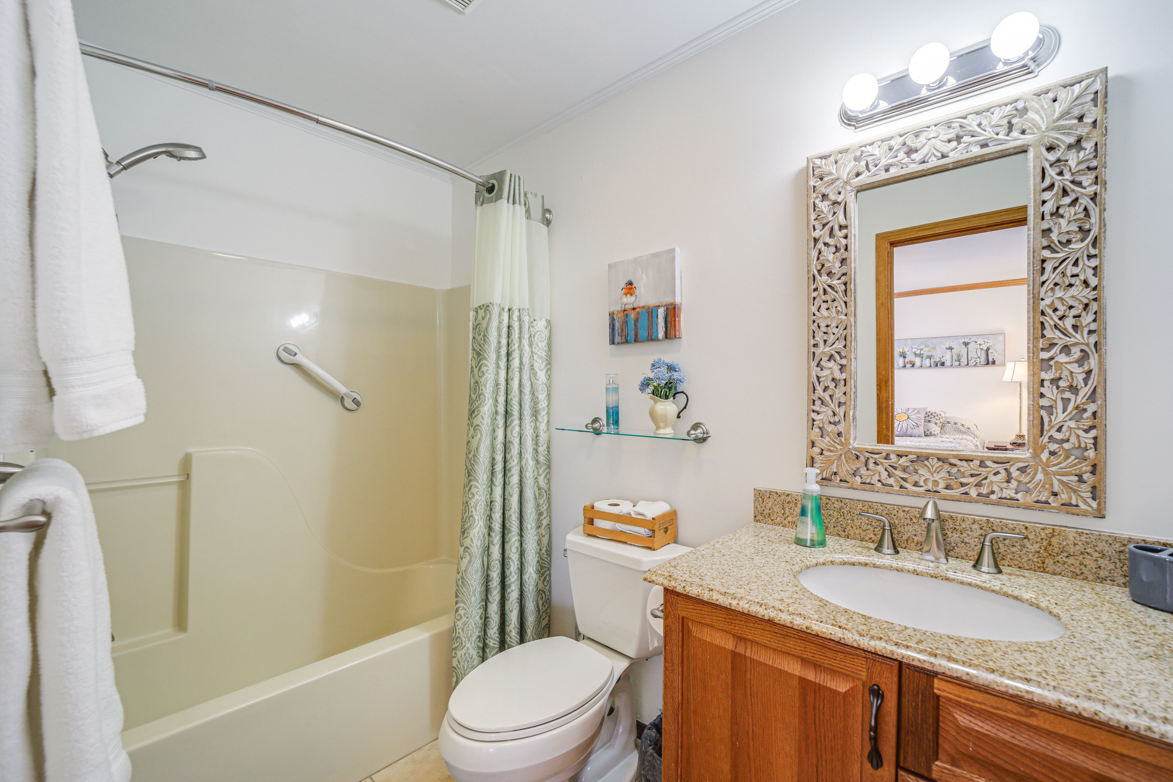 En-Suite Bathroom | Towels Provided | 1st Floor