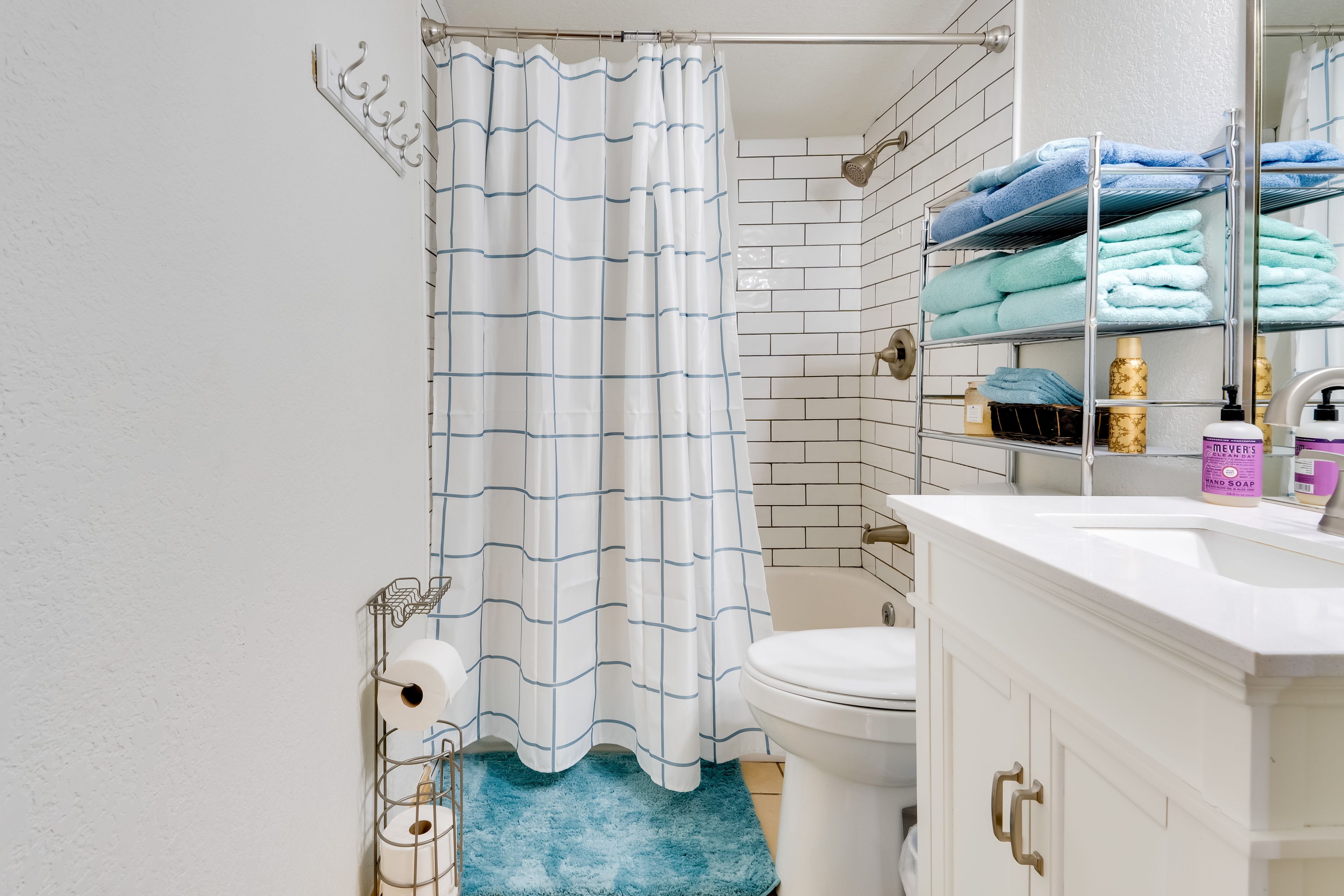 Full Bathroom | 2nd Floor