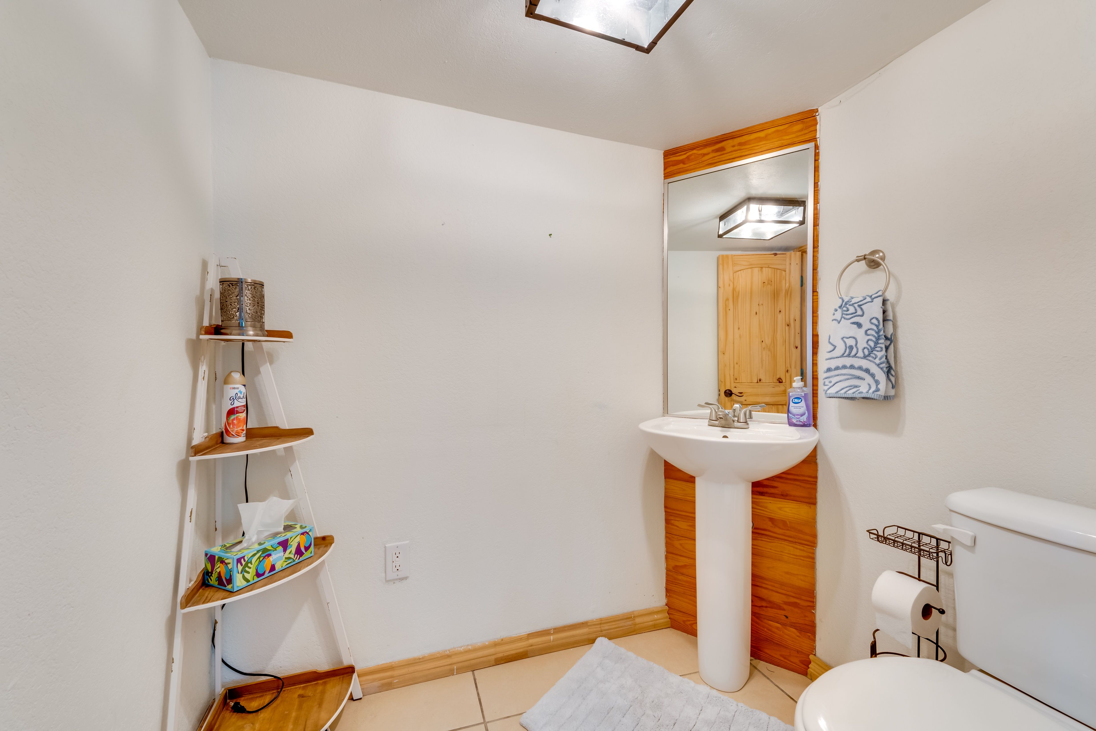 Half Bathroom | 1st Floor