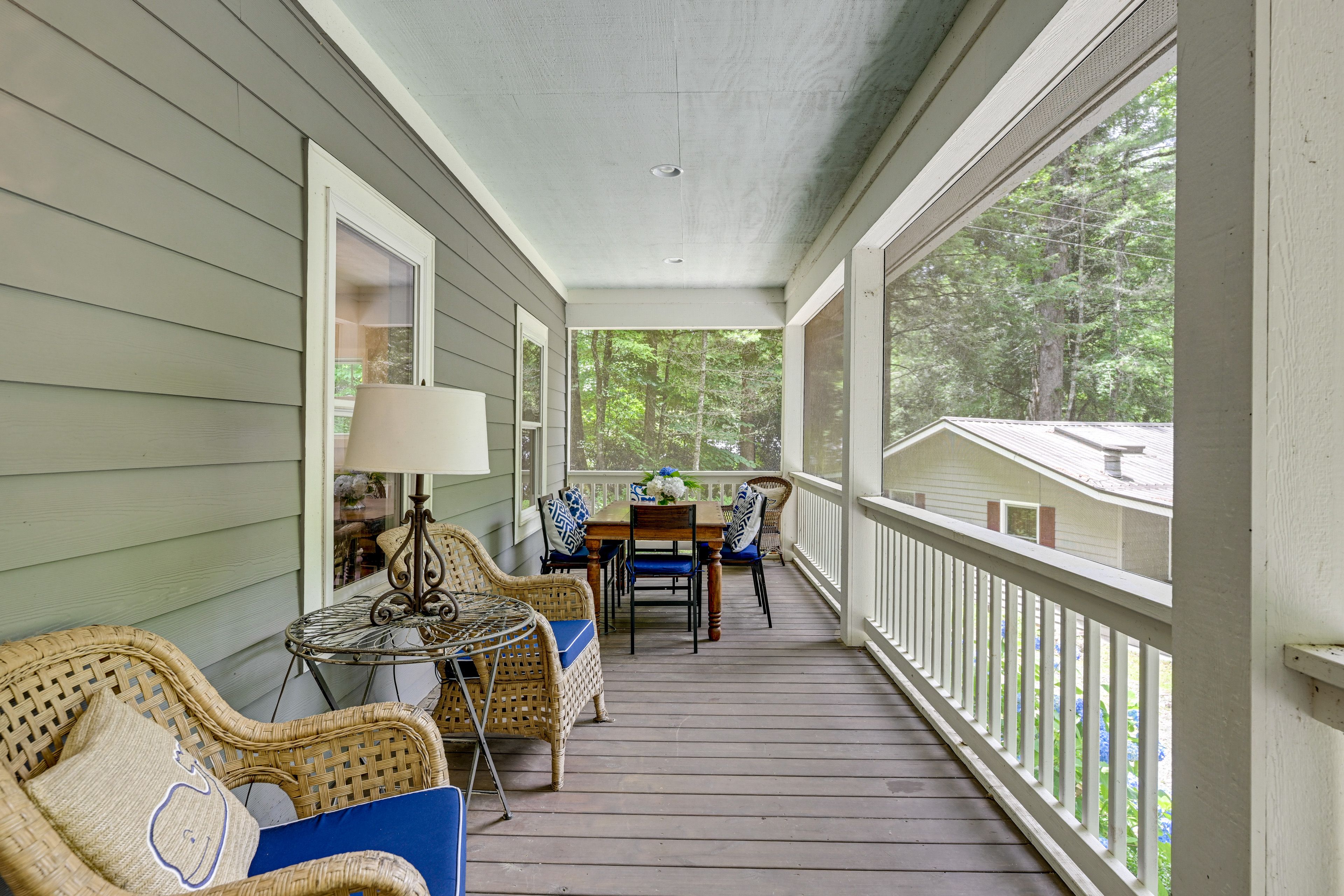 Screened Porch | Outdoor Dining