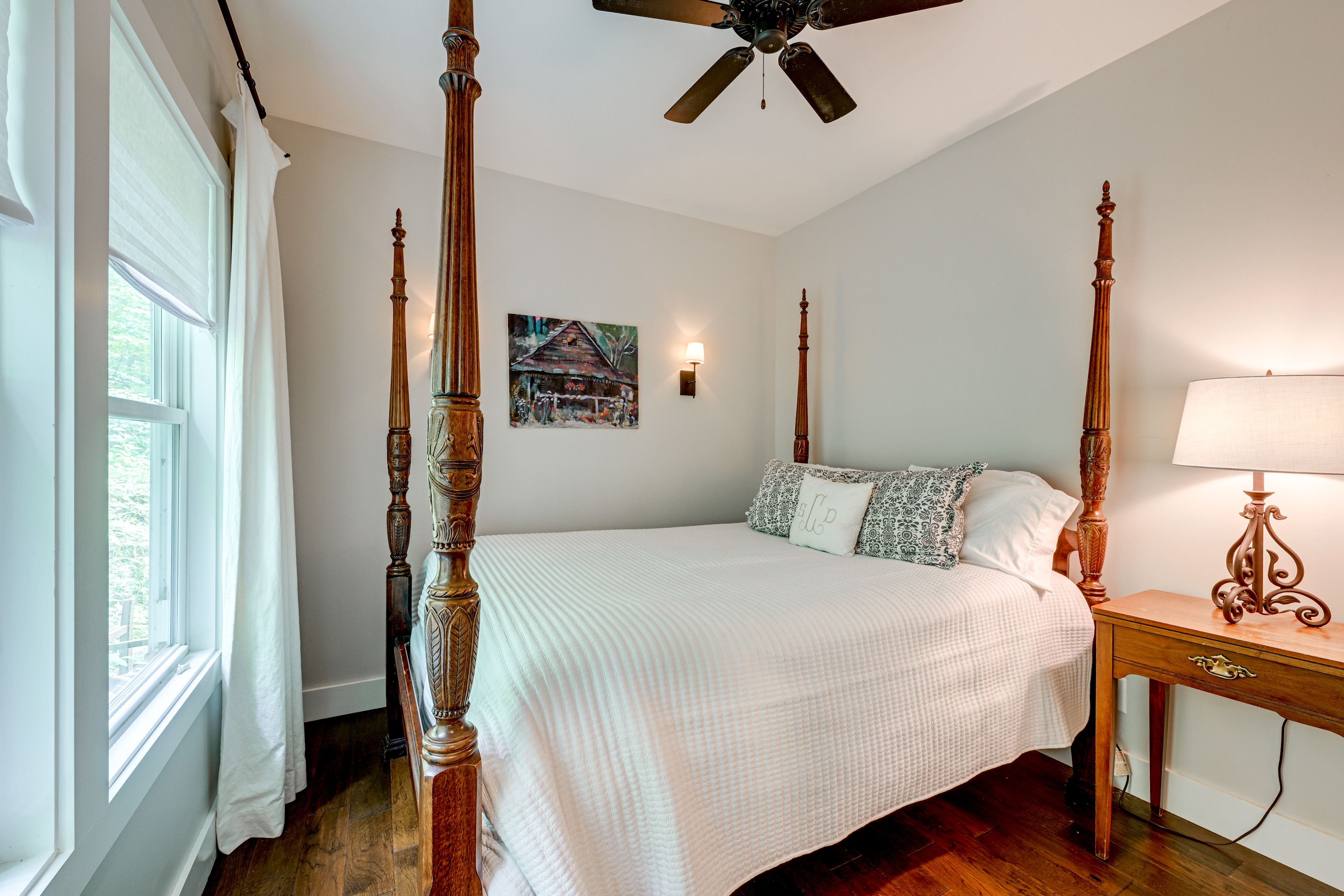 Bedroom 1 | Queen Bed | 1st Floor