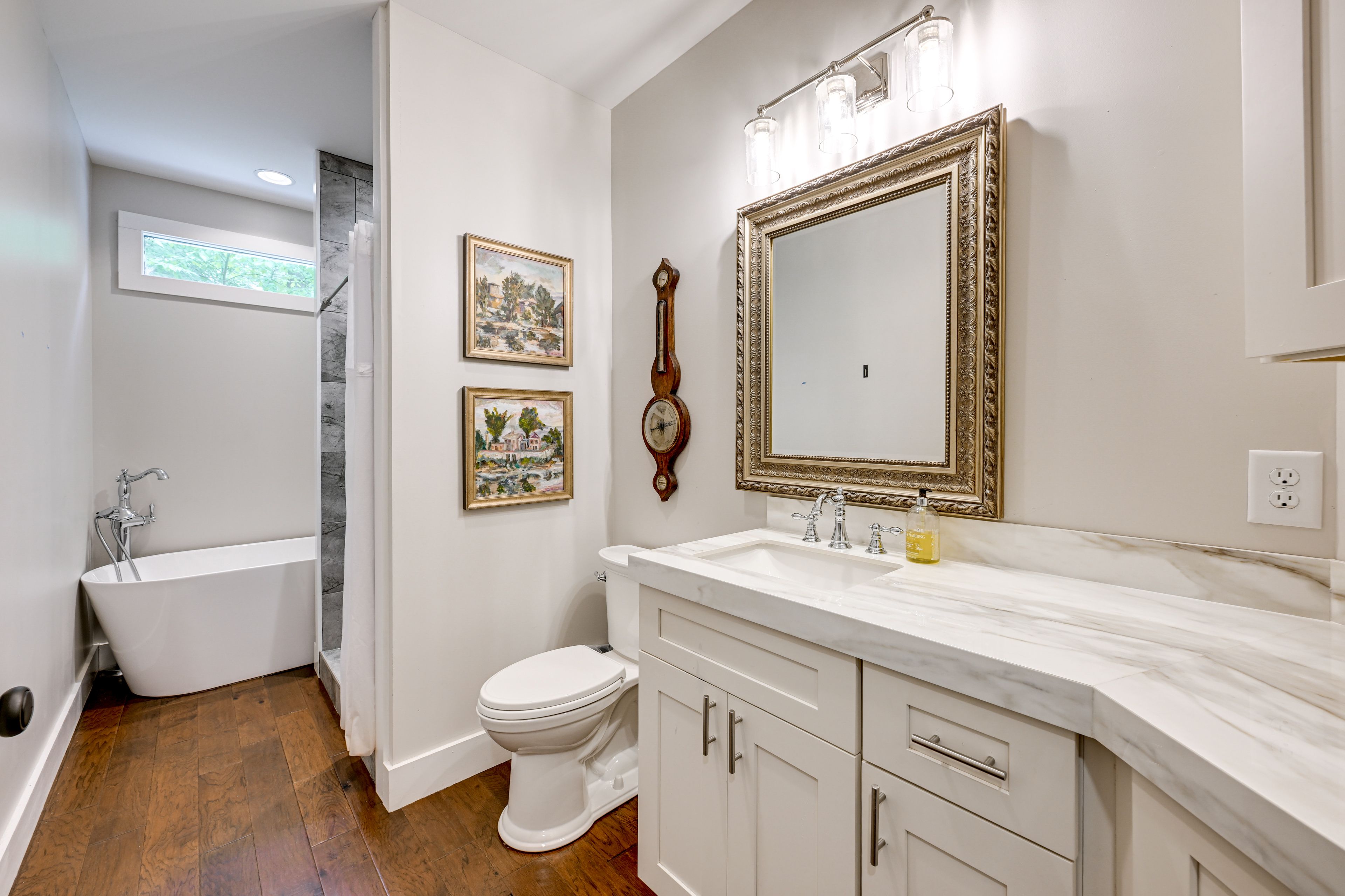 Full Bathroom | Complimentary Toiletries | 1st Floor | Soaking Tub | Shower