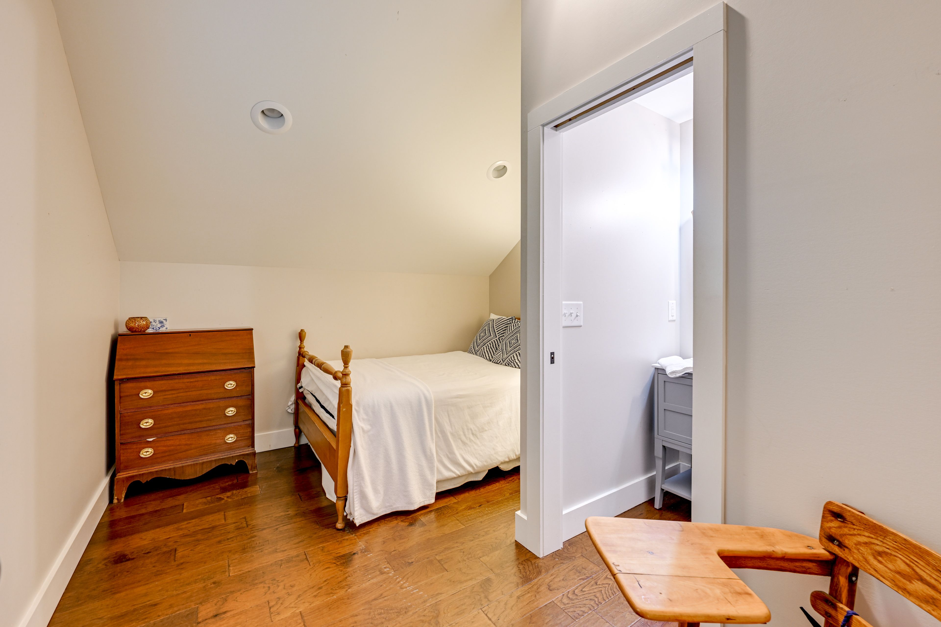 Bedroom 3 | Full Bed | 2nd Floor