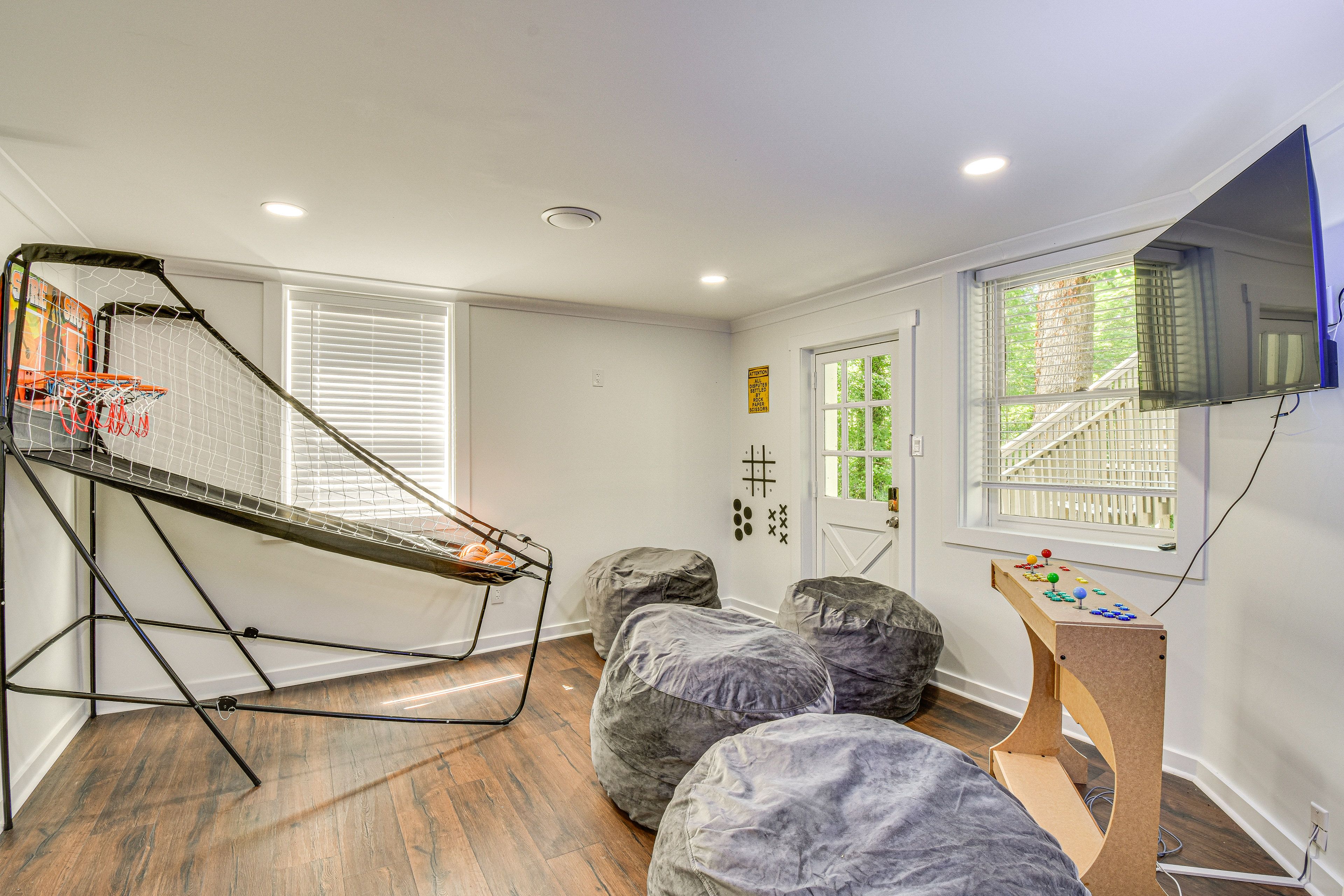 Play Room | Basketball Hoop Game | Smart TV | Lower Level