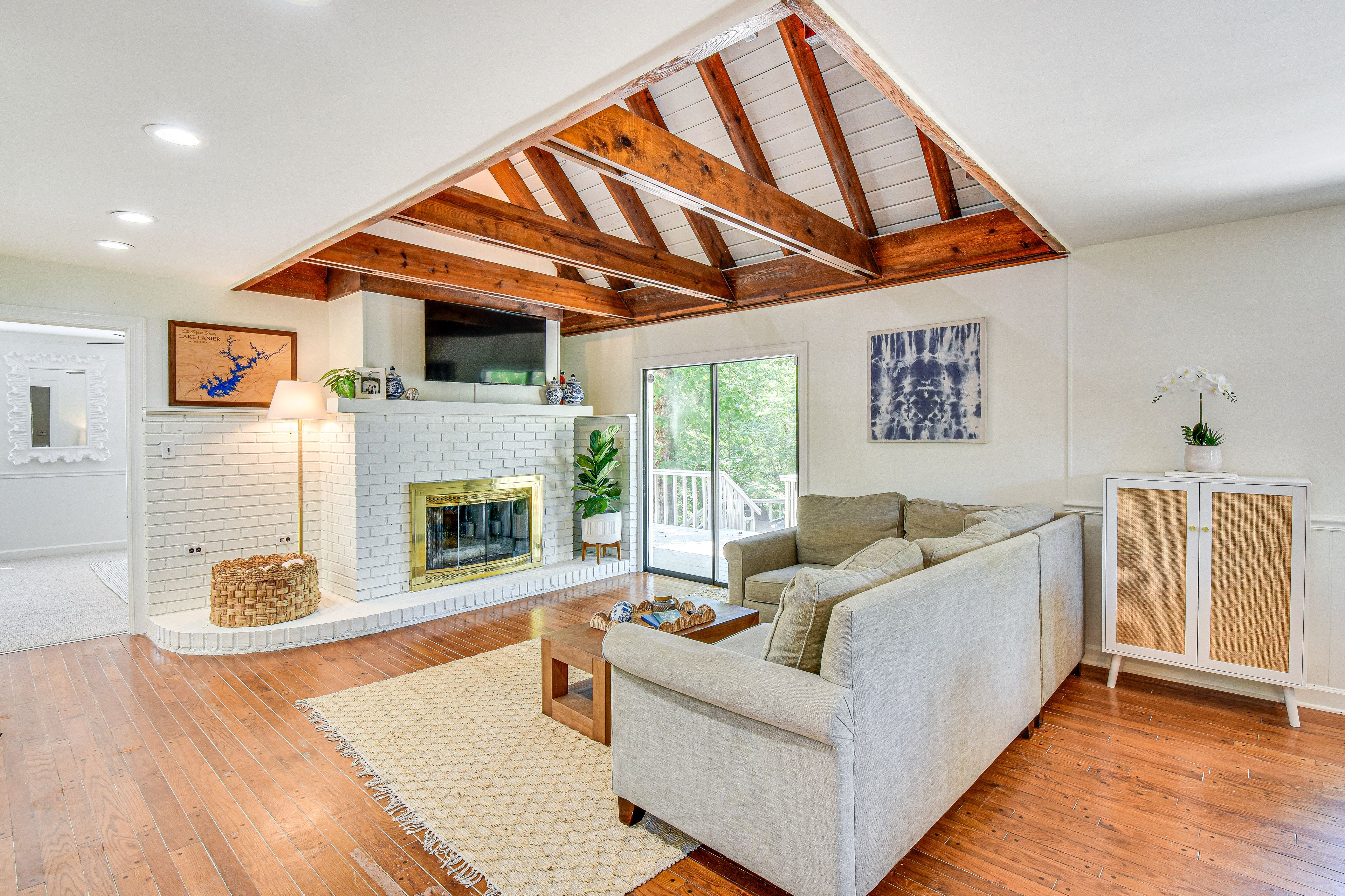 Living Room | Smart TV | Fireplace | Main Level
