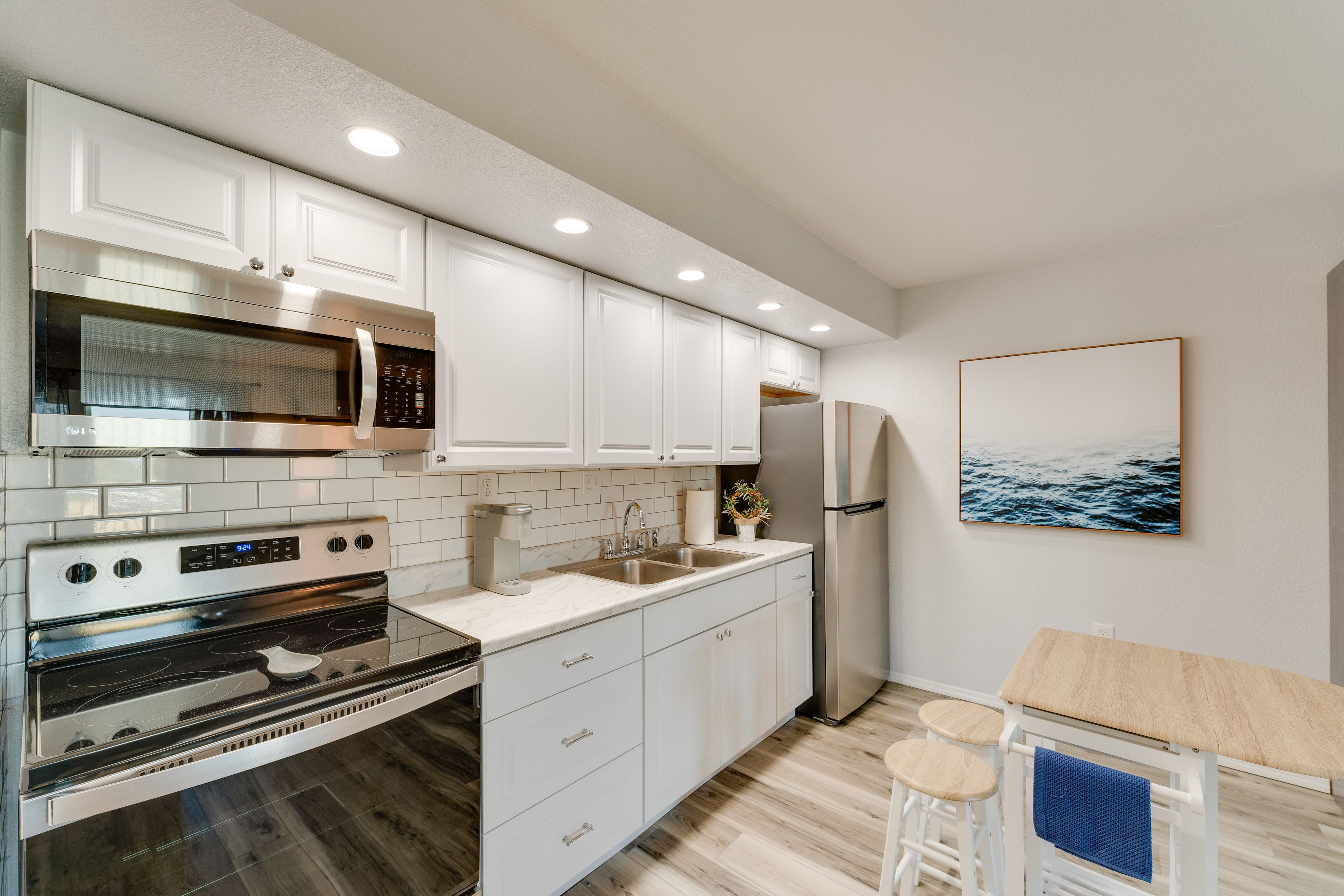Kitchen | Single-Story Unit | 3rd-Floor Condo