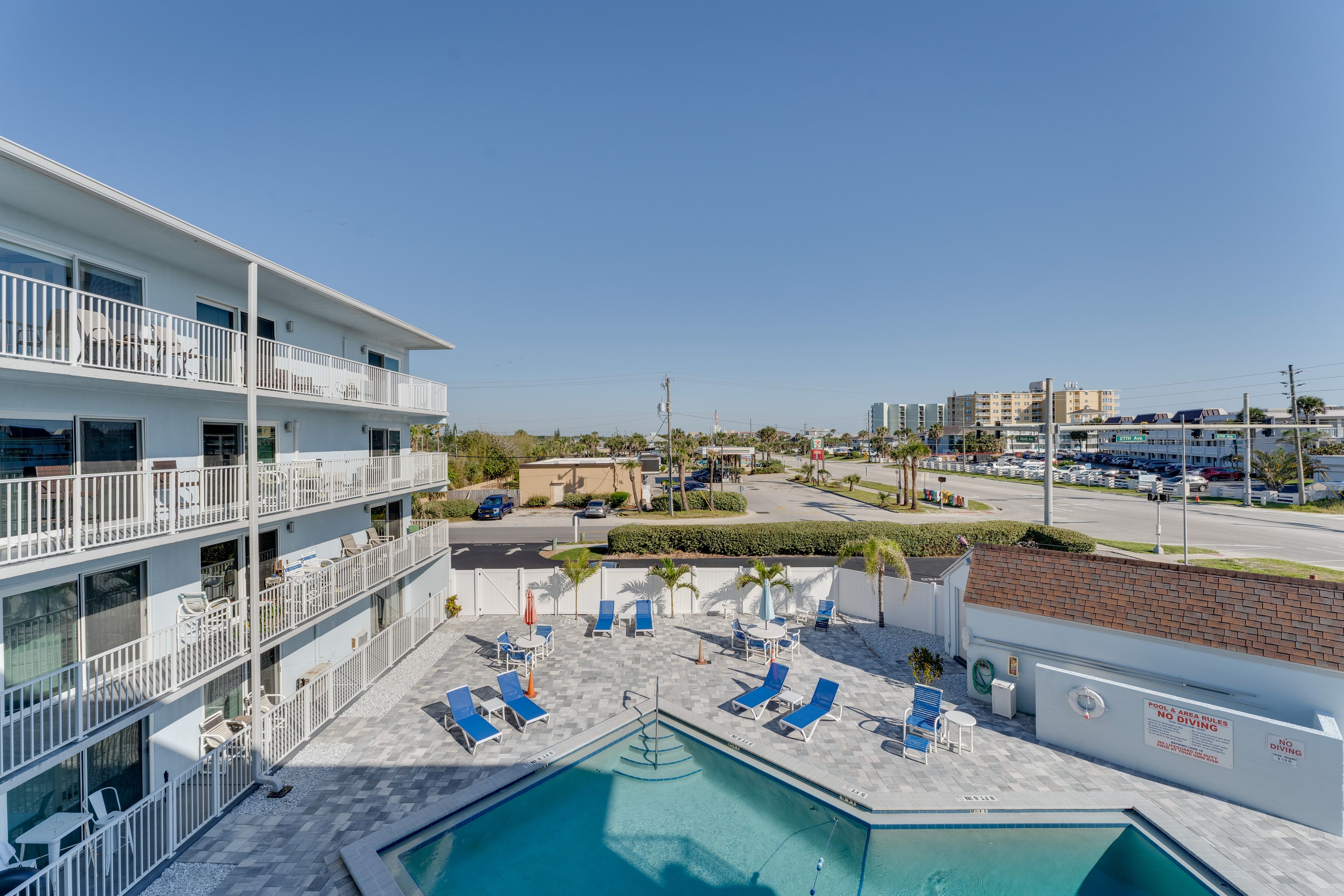 Mariners Cove | Community Outdoor Pool | Elevator Access
