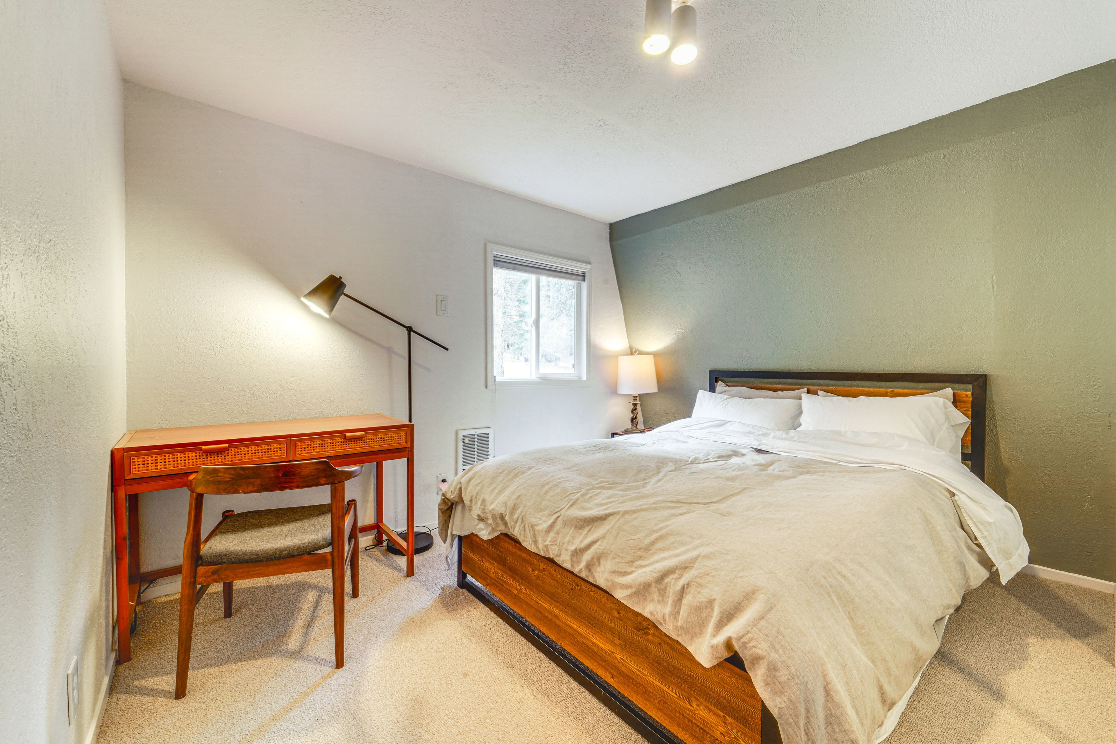 Bedroom 1 | Queen Bed | Linens Provided