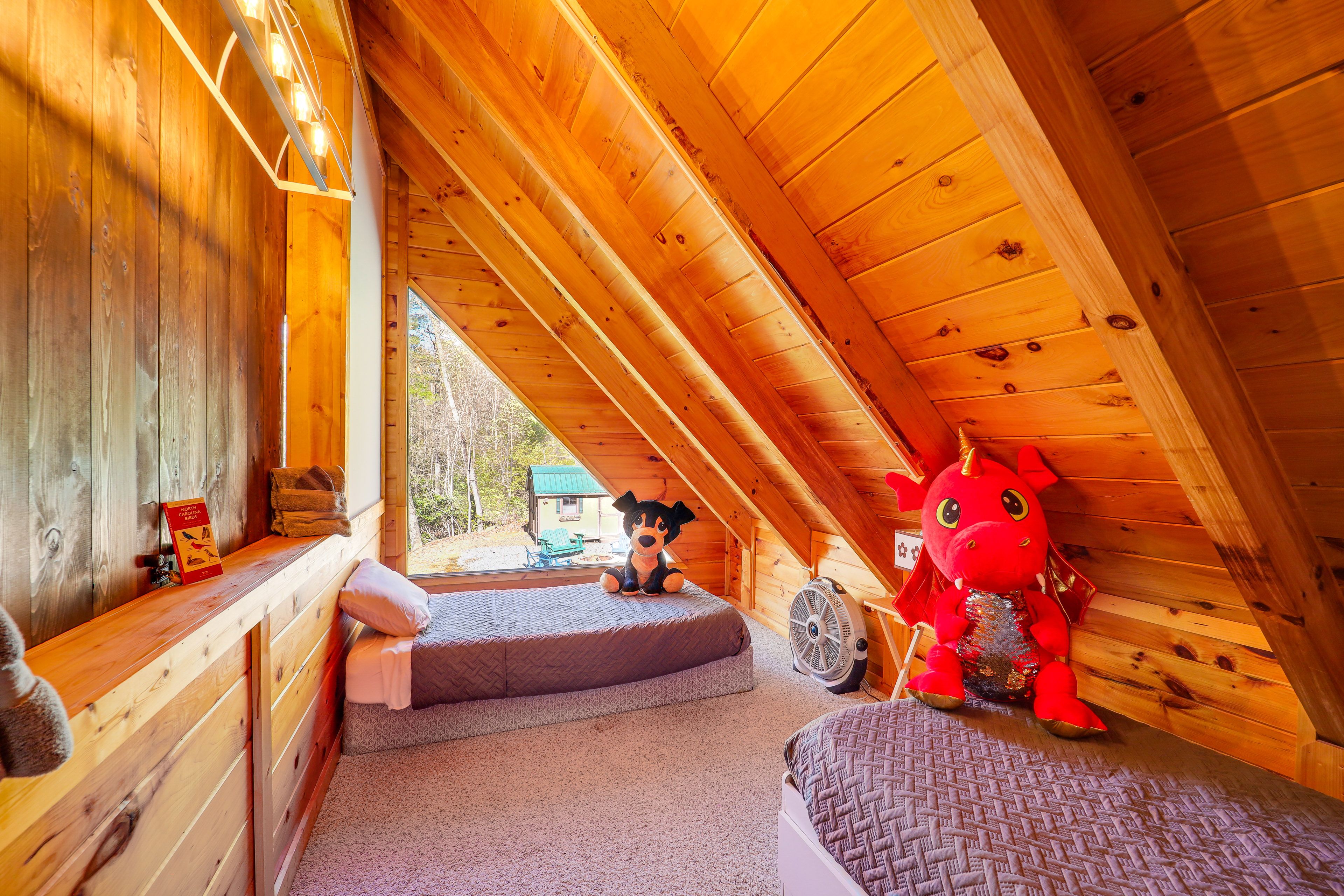 Bedroom 3 | 2 Twin Beds | Upper Level