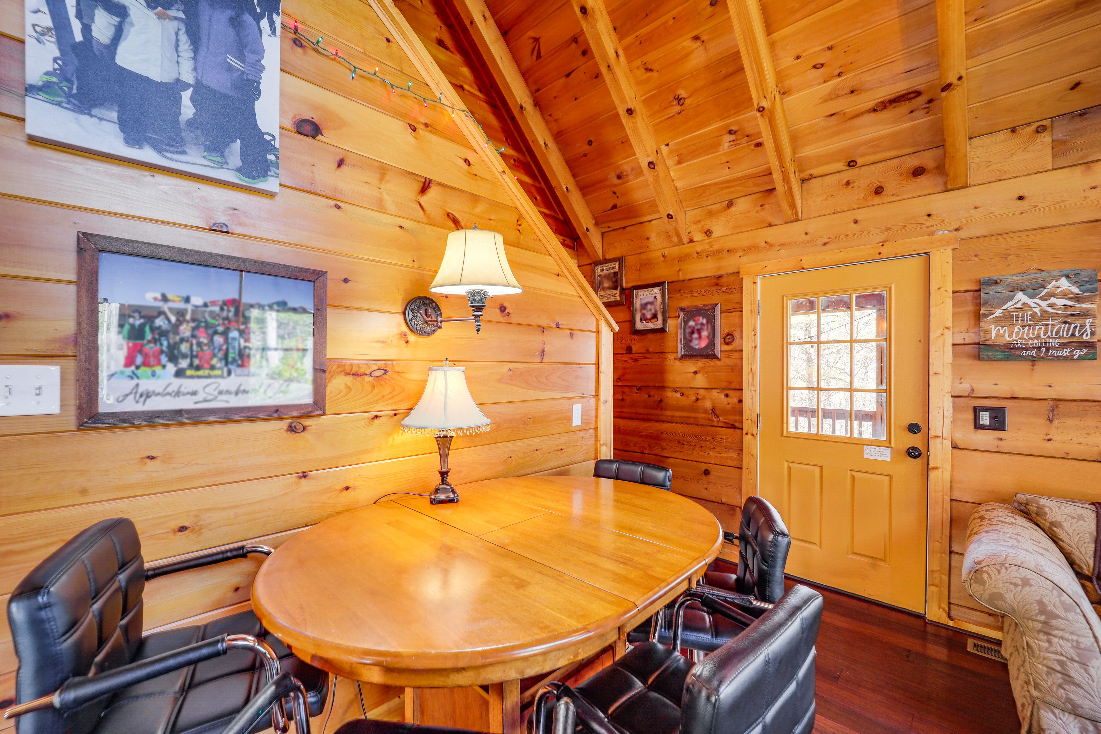 Dining Area | Dishware/Flatware Provided | Main Level