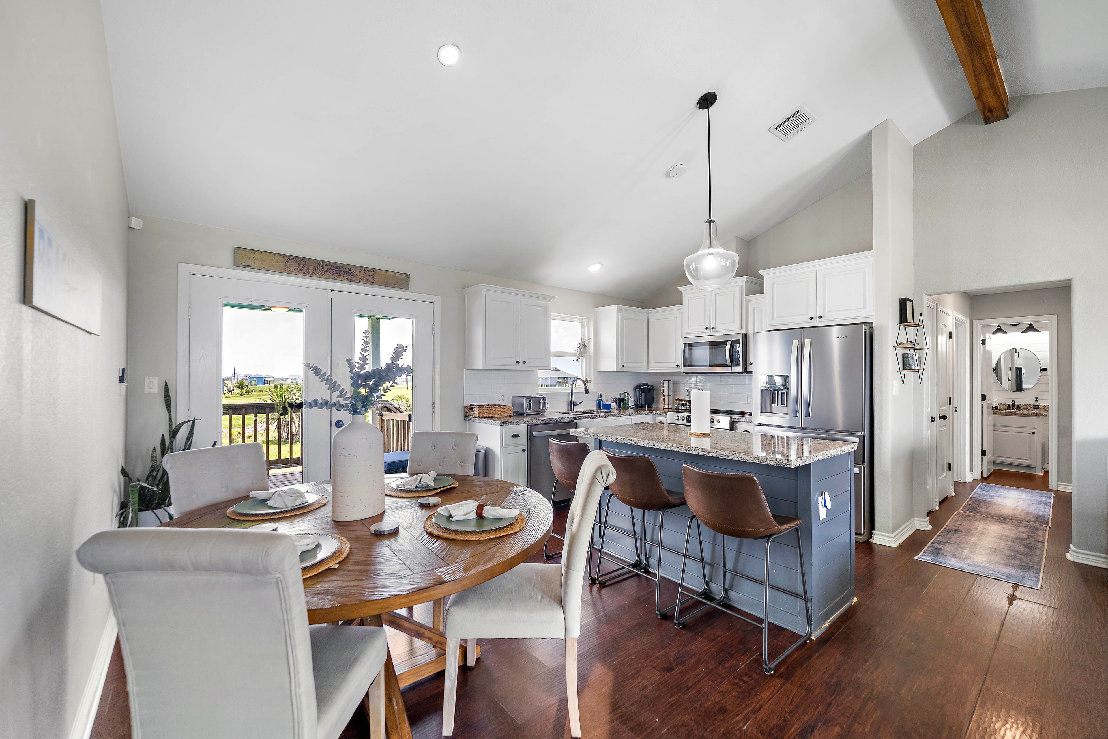 Dining Area & Kitchen