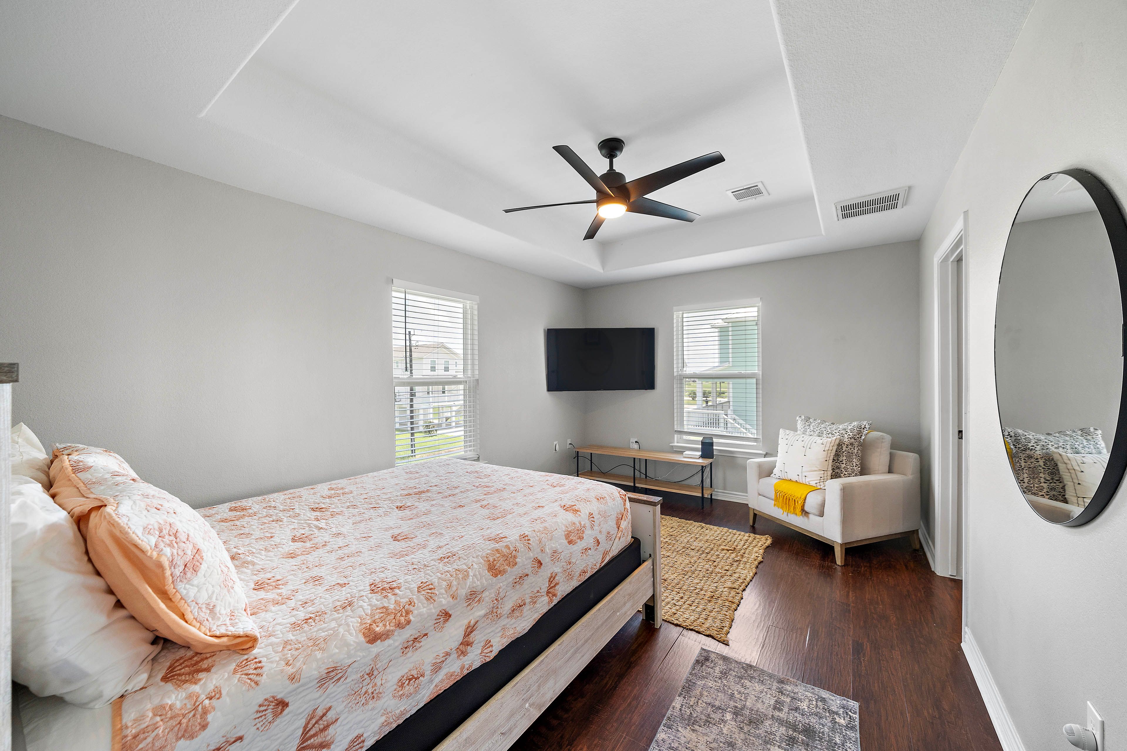 Bedroom 1 | Queen Bed