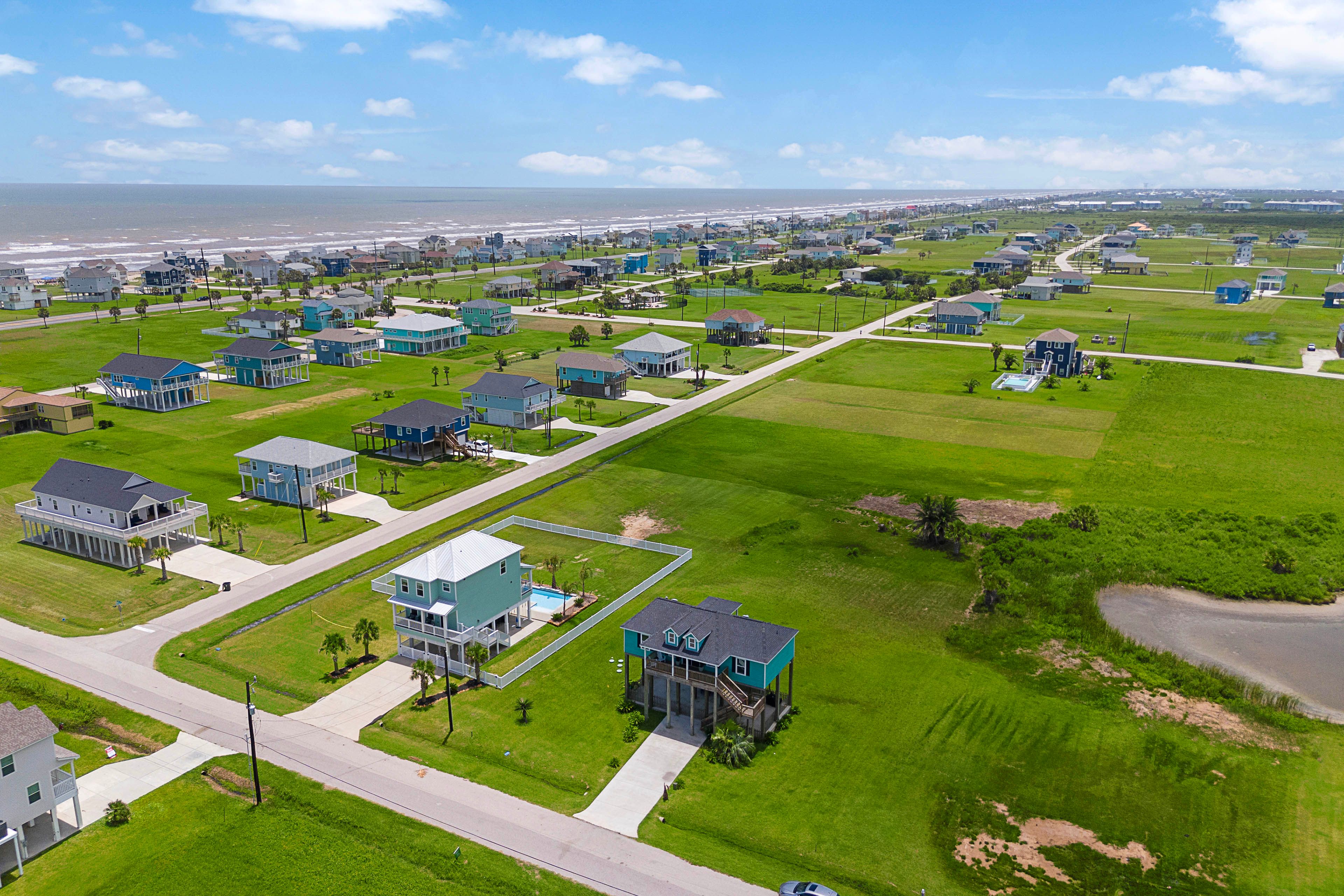 Property Exterior | Driveway (4 Vehicles)