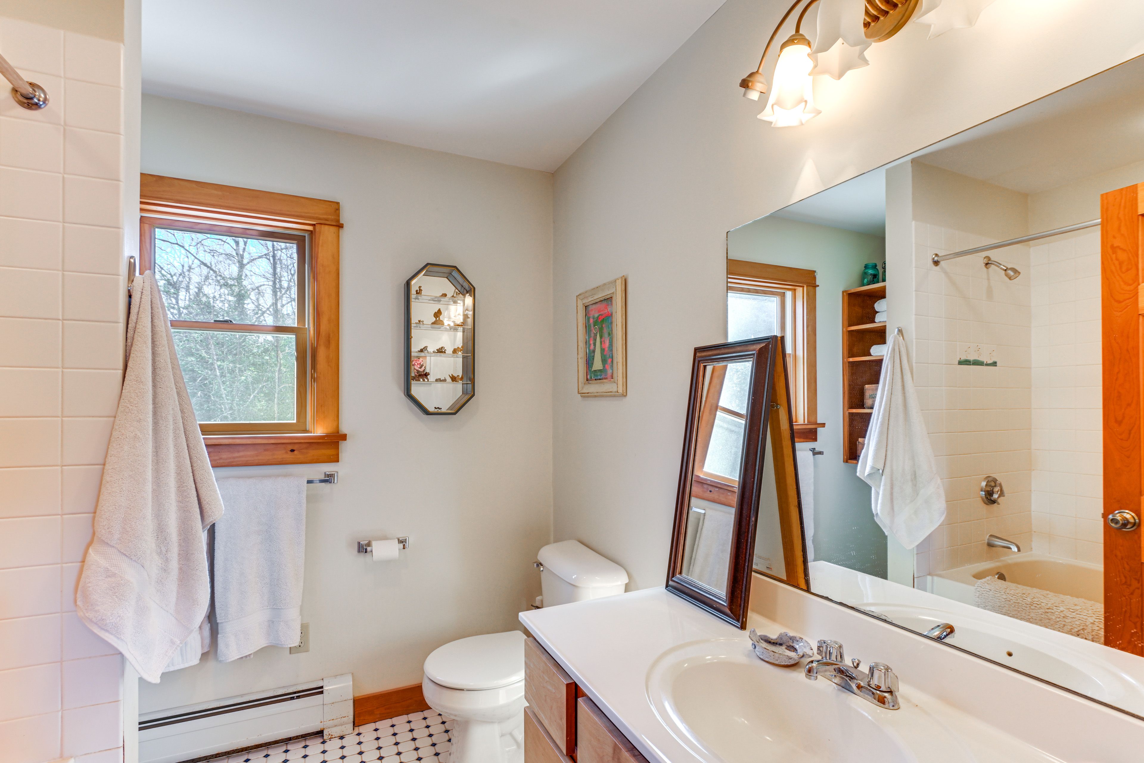 En-Suite Bathroom | Towels Provided | 1st Floor