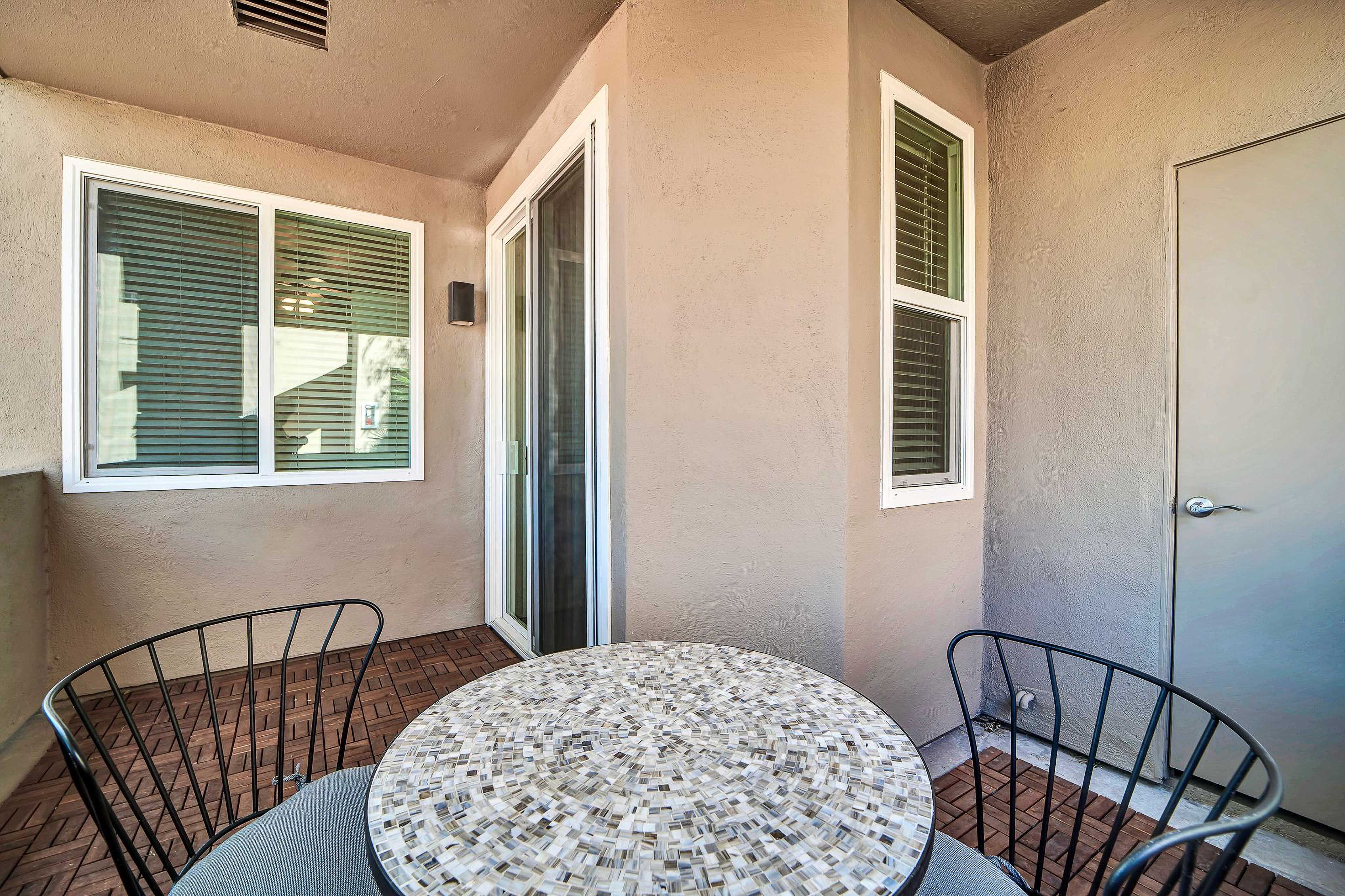 Private Patio w/ Bistro Seating