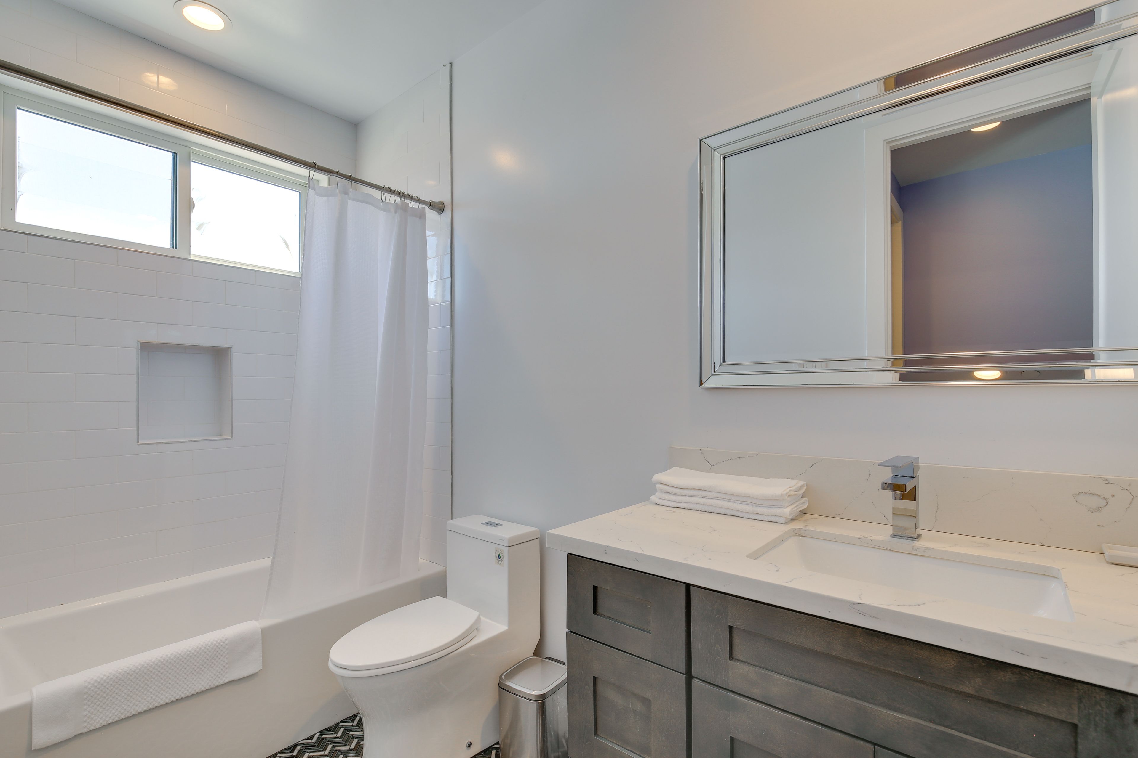 Full Bathroom | 2nd Floor