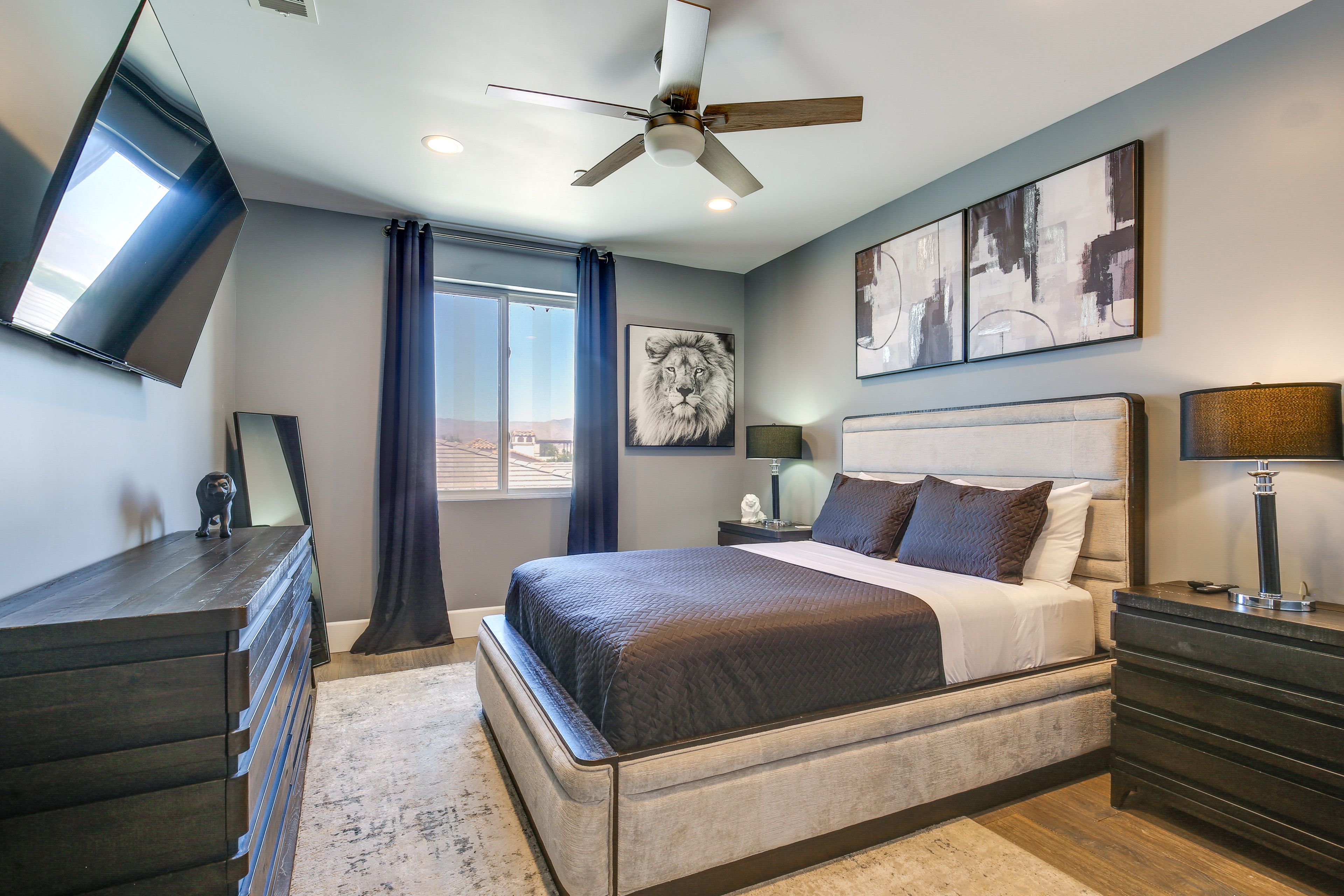 Bedroom 3 | 2nd Floor | Queen Bed | Twin Bed | Smart TV
