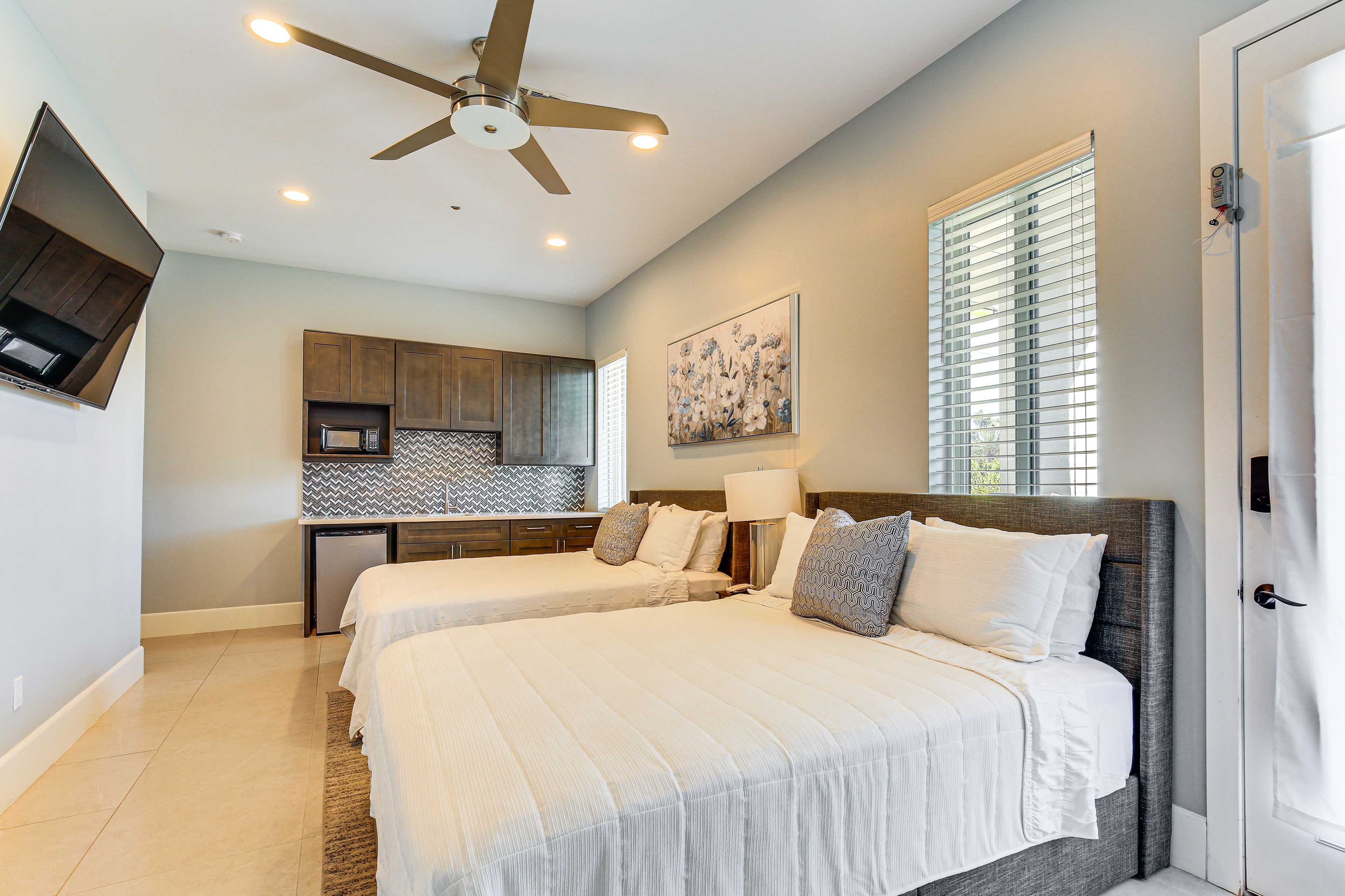 Bedroom 7 | 1st Floor | 2 Queen Beds | Kitchenette
