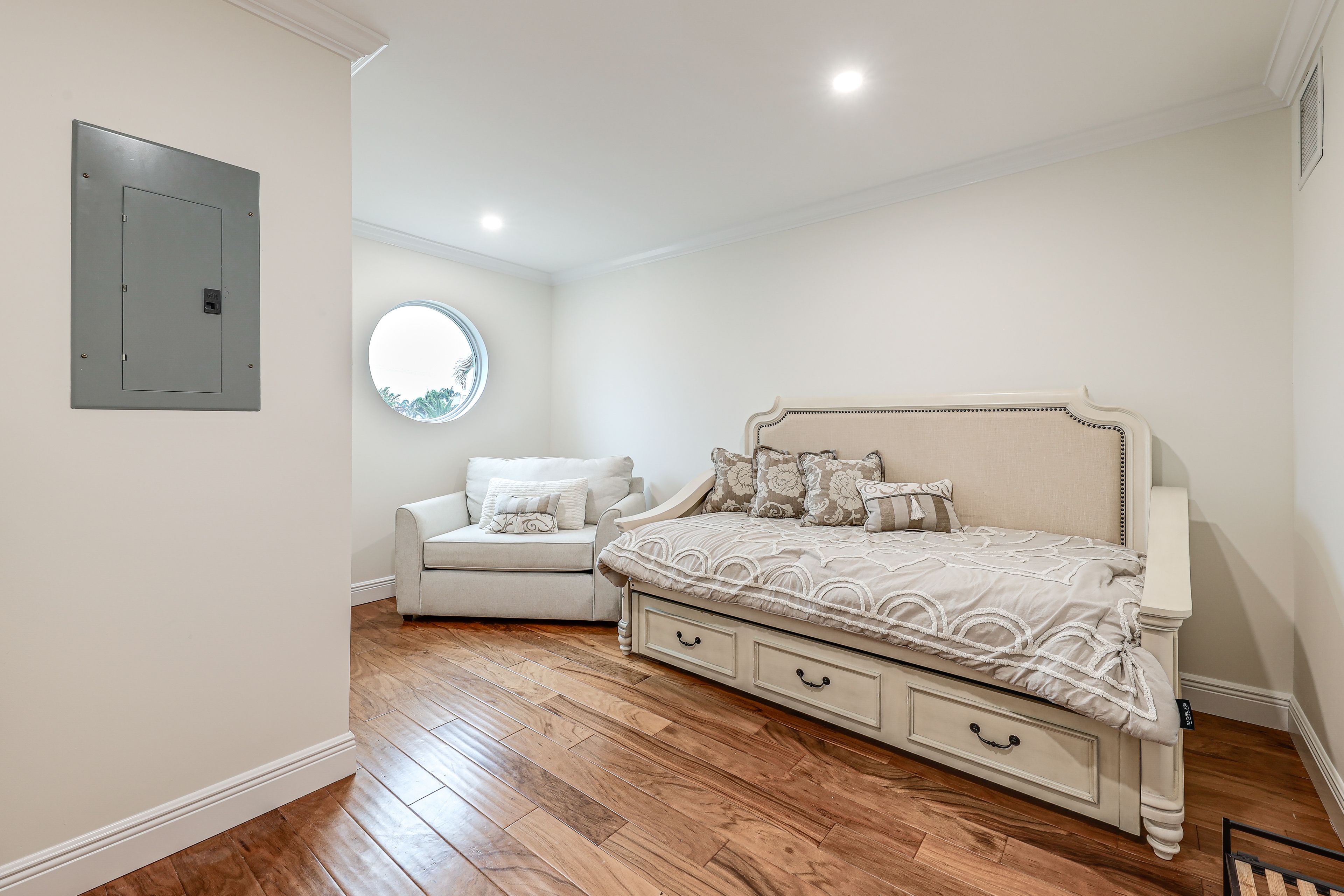 Bedroom 5 | 2nd Floor | Twin Daybed w/ Twin Trundle