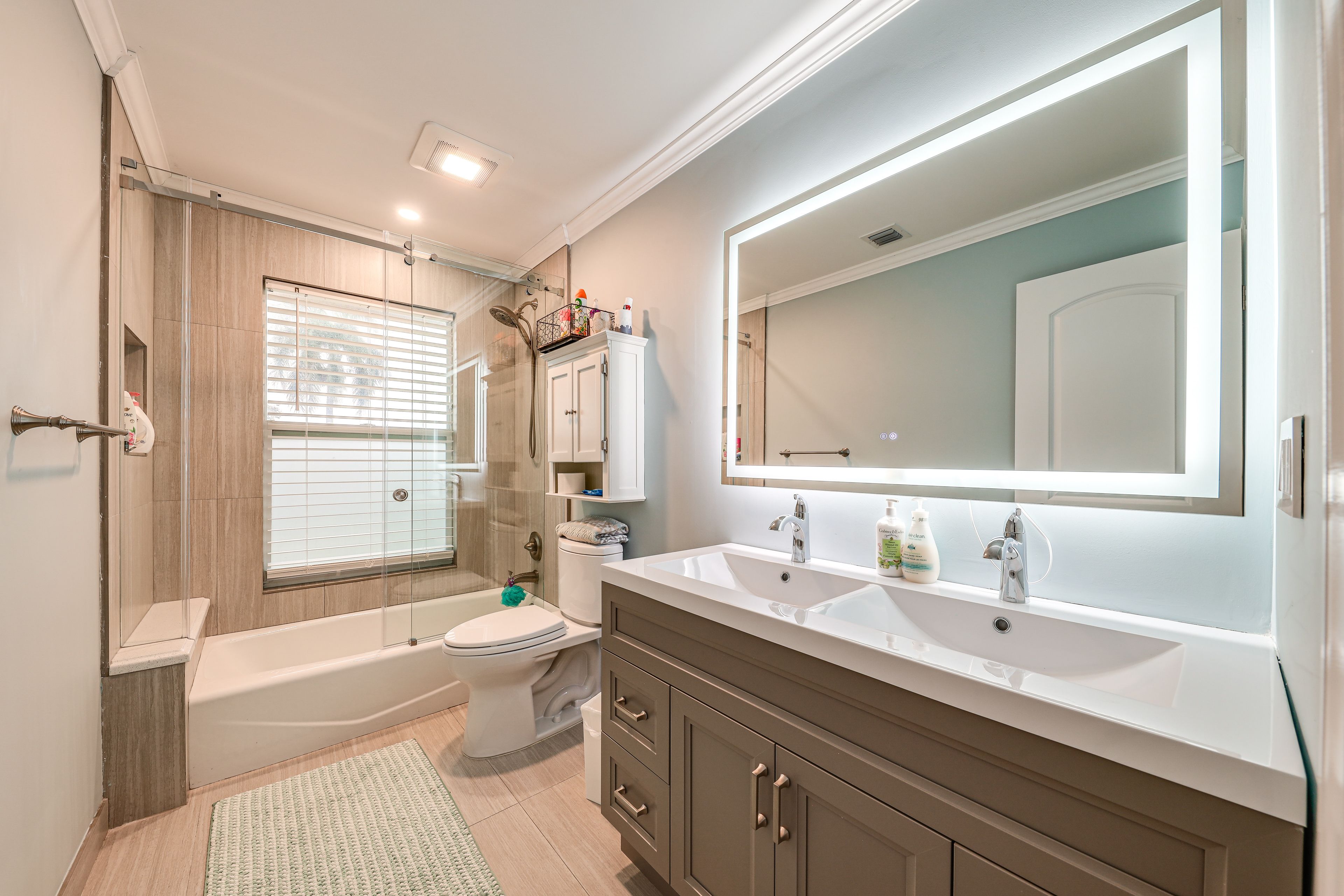 Full Bathroom | 2nd Floor | Hair Dryer