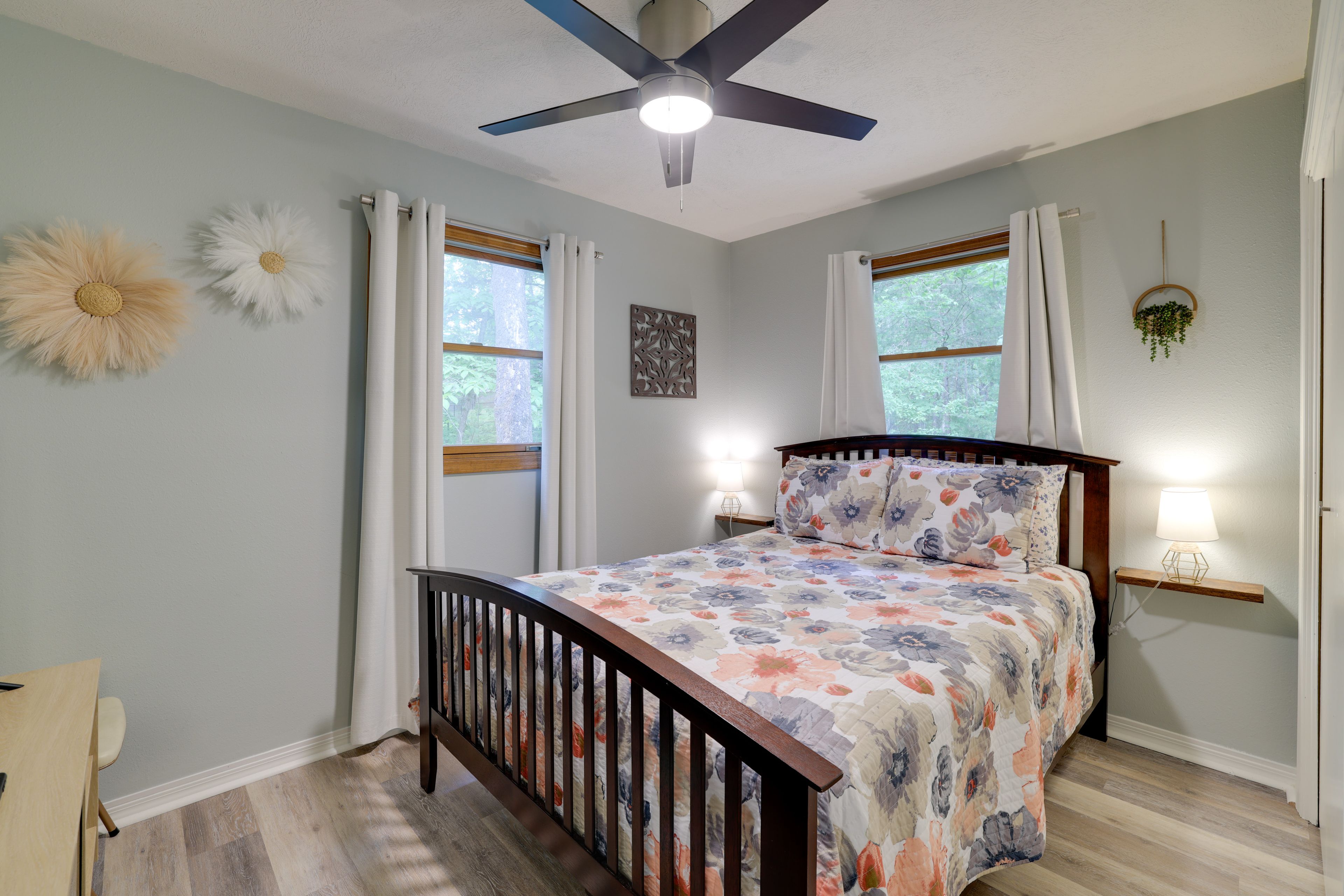Bedroom 2 | Queen Bed | Smart TV