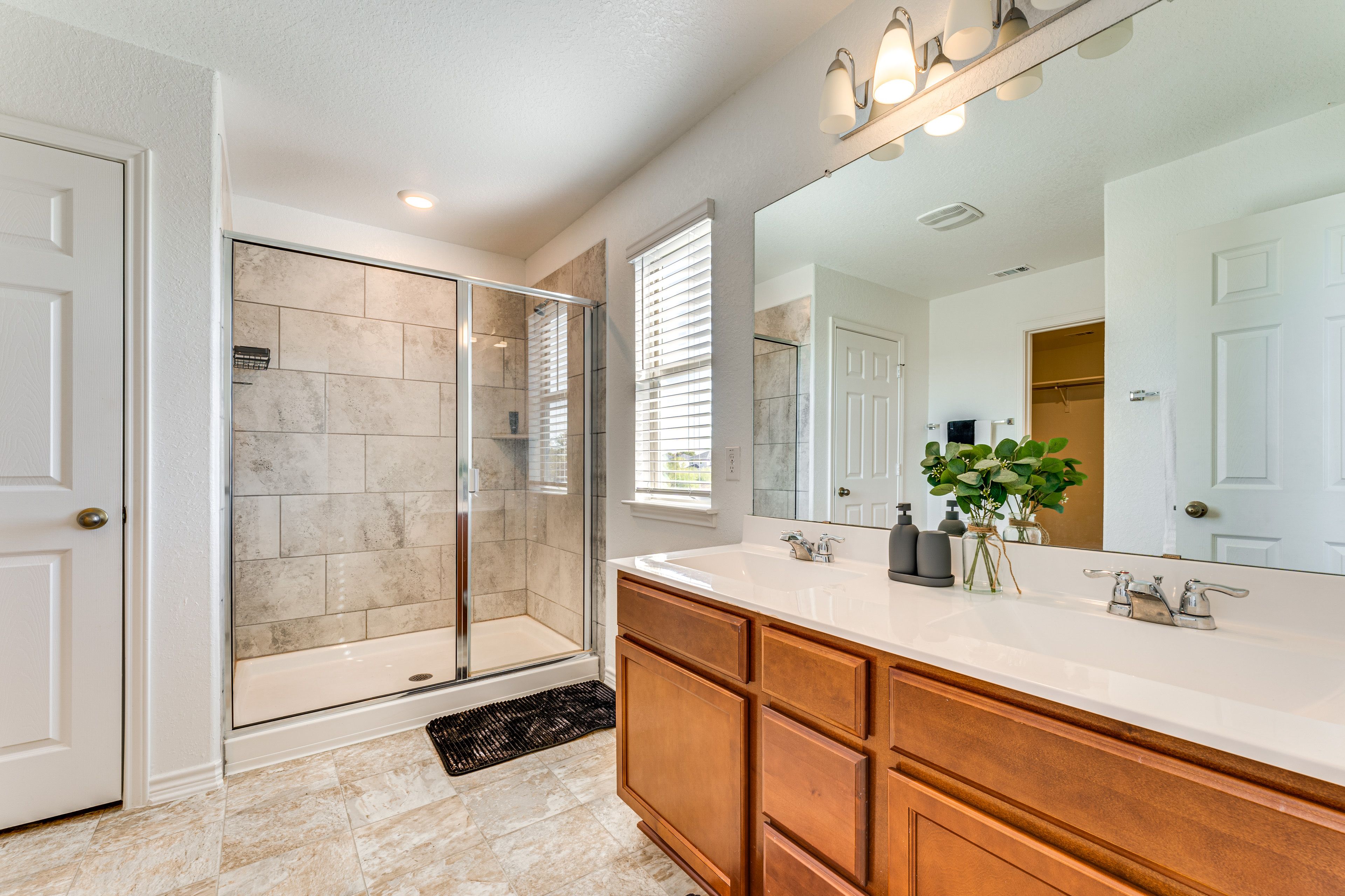 En-Suite Bathroom | 2nd Floor