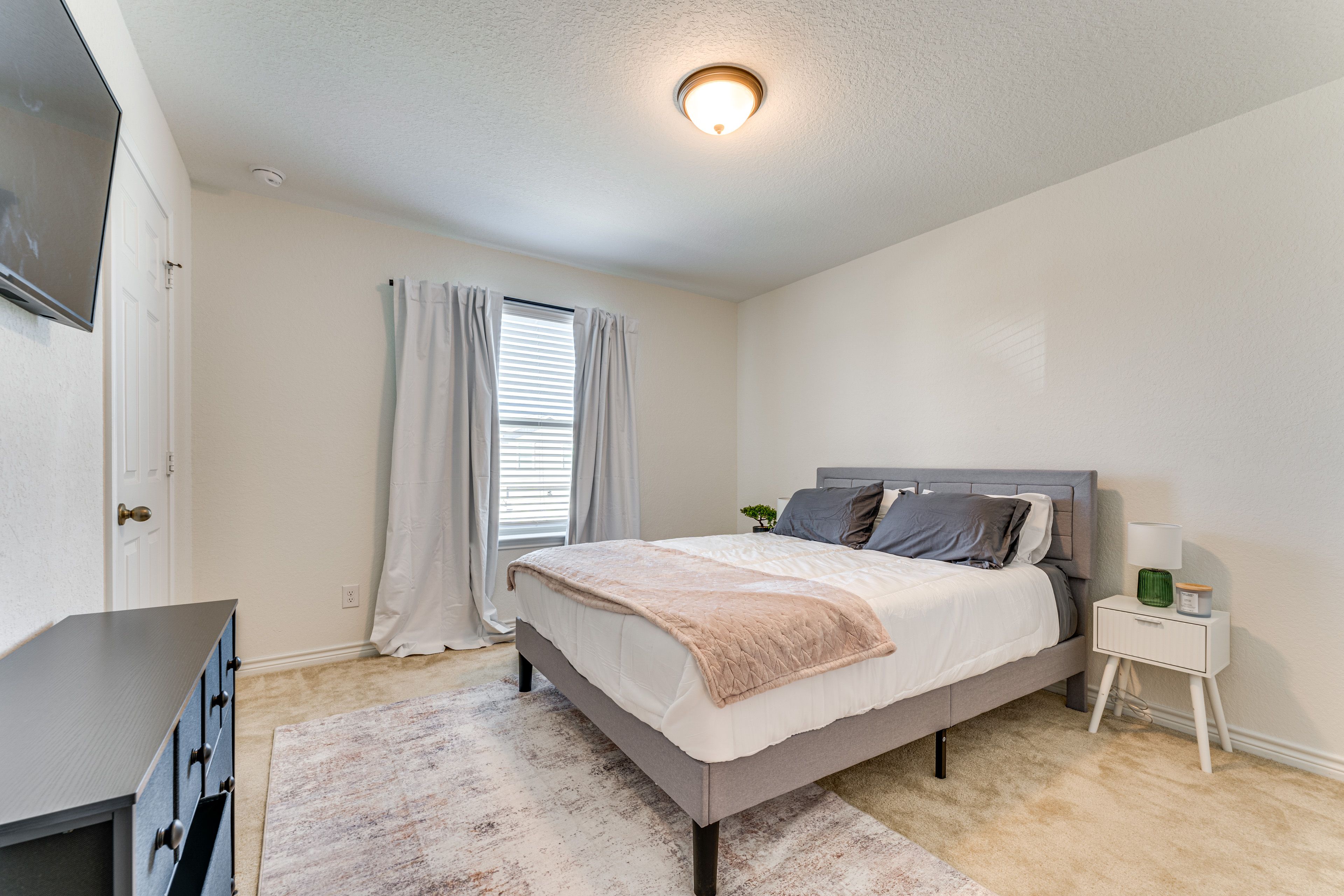 Bedroom 3 | Queen Bed | Smart TV | 2nd Floor