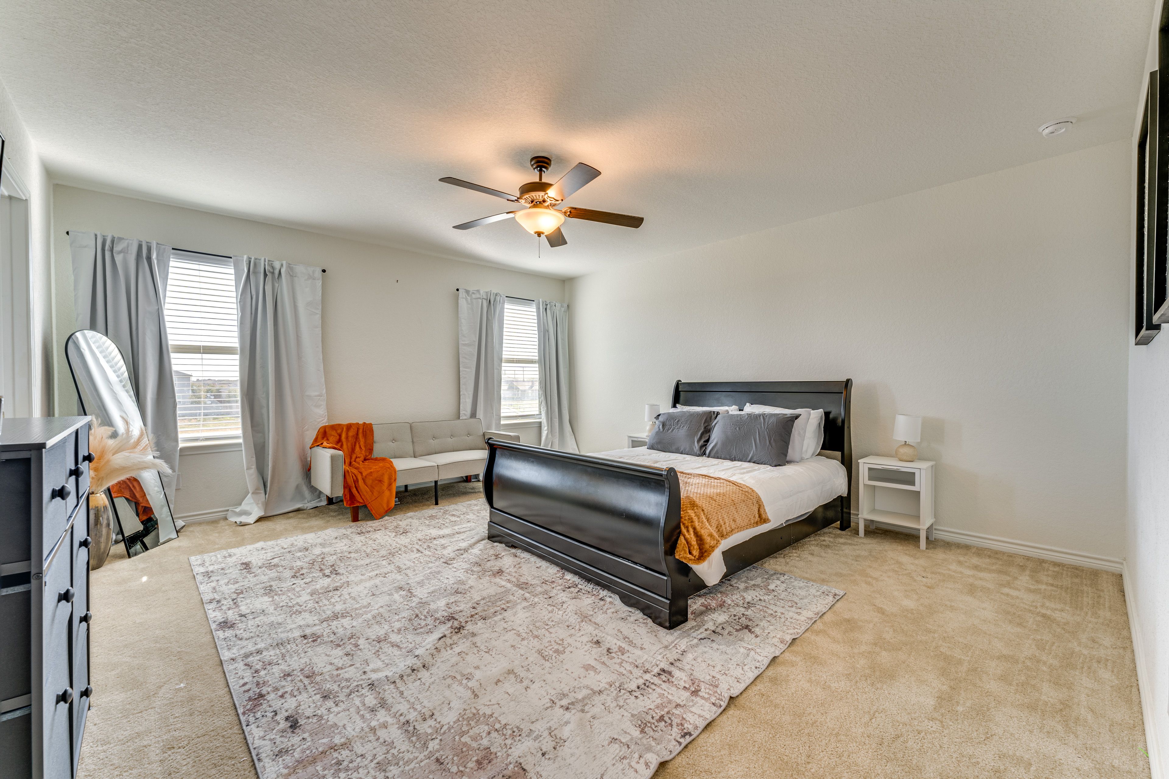 Bedroom Suite | Queen Bed | Smart TV | 2nd Floor