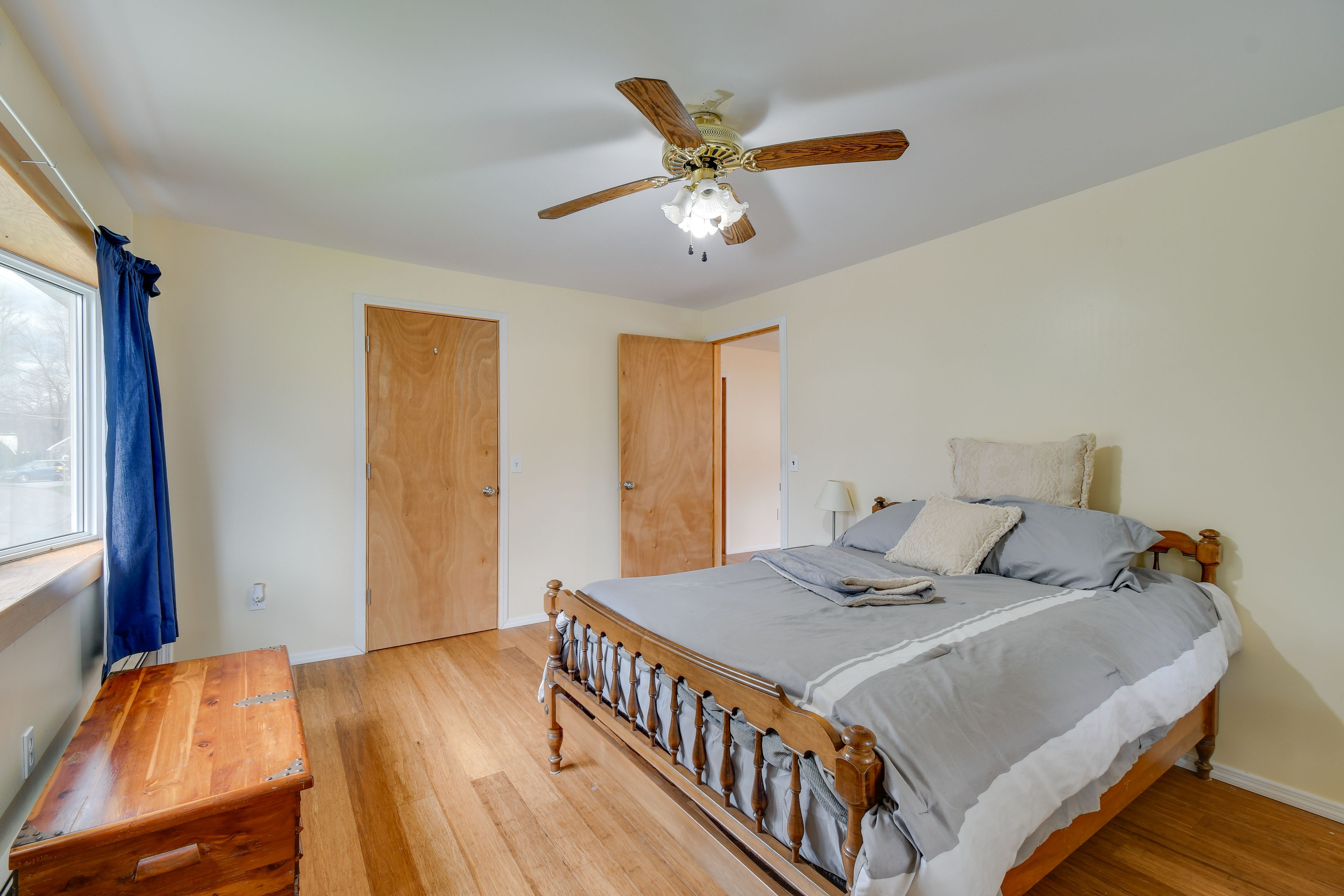 Bedroom | Queen Bed | Linens Provided