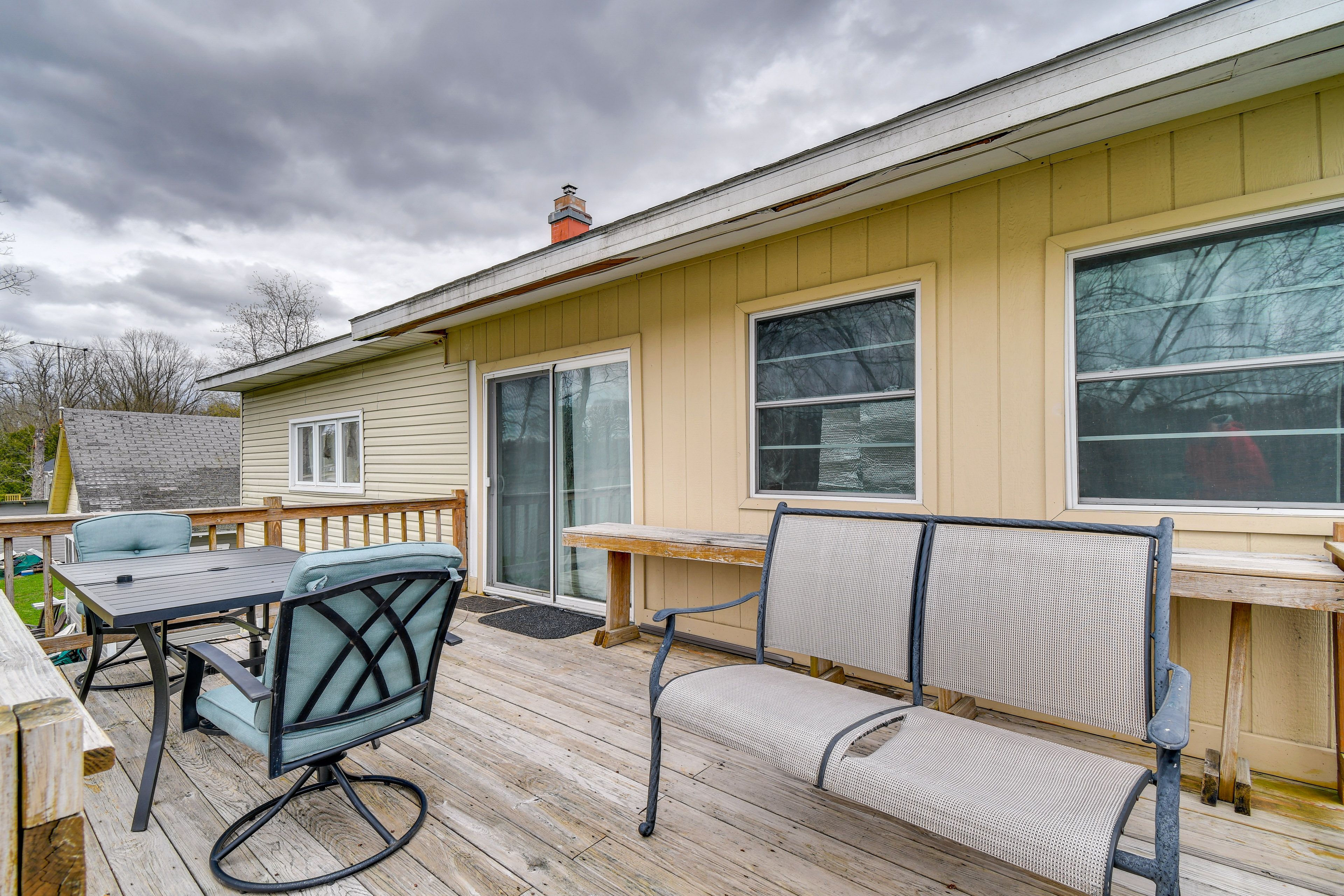 Shared Multi-Level Deck