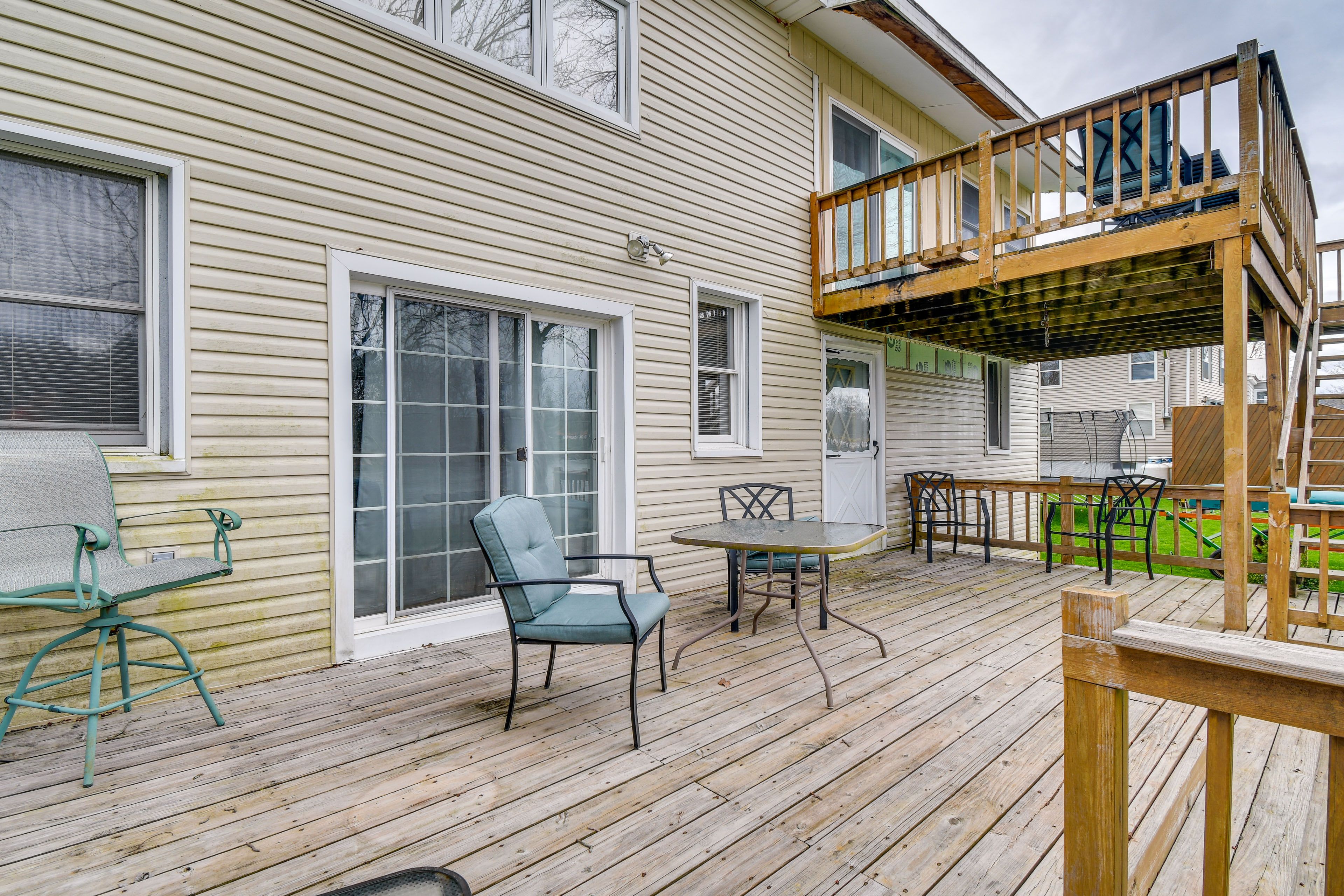 Shared Multi-Level Deck