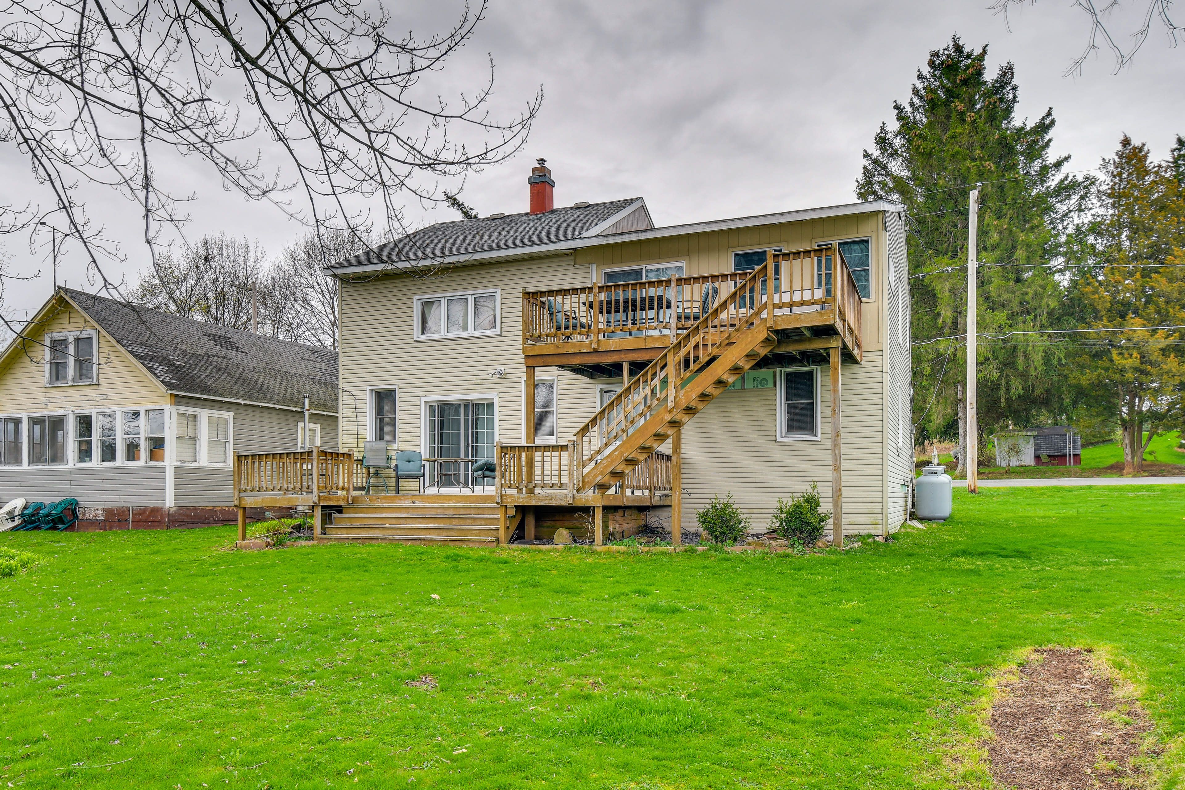 Shared Yard Area