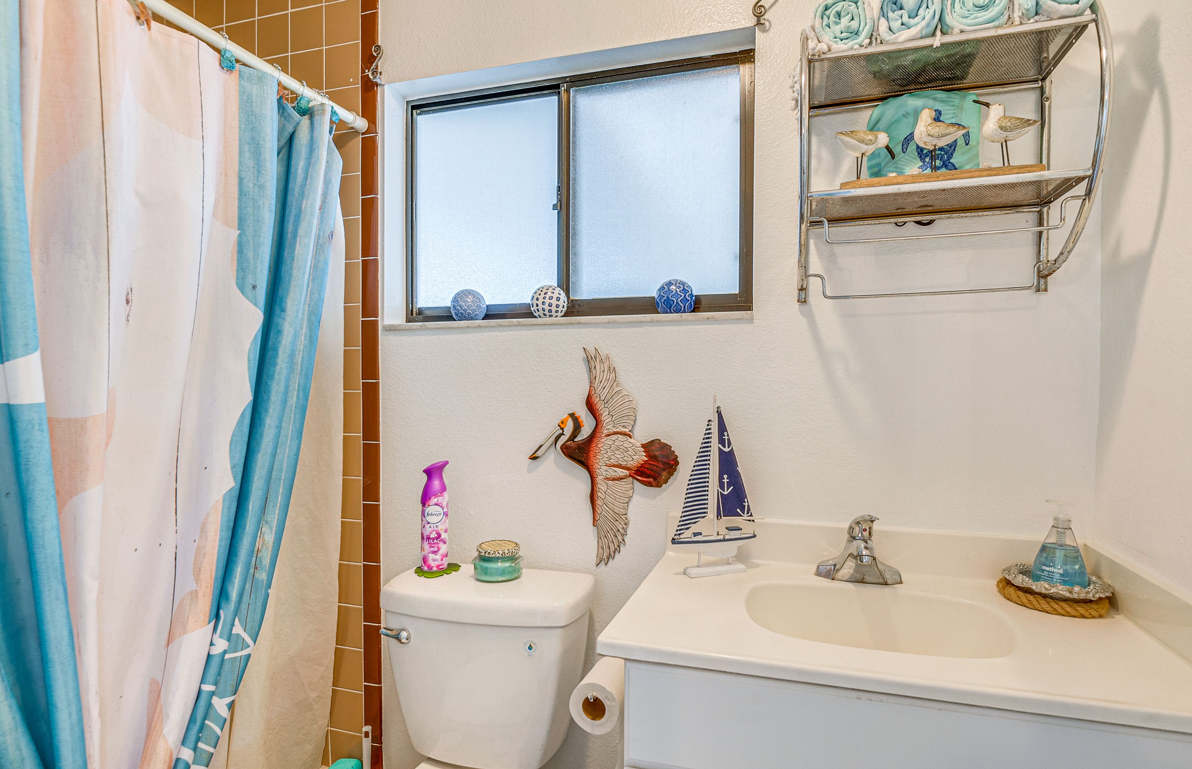 Full Bathroom | 1st Floor