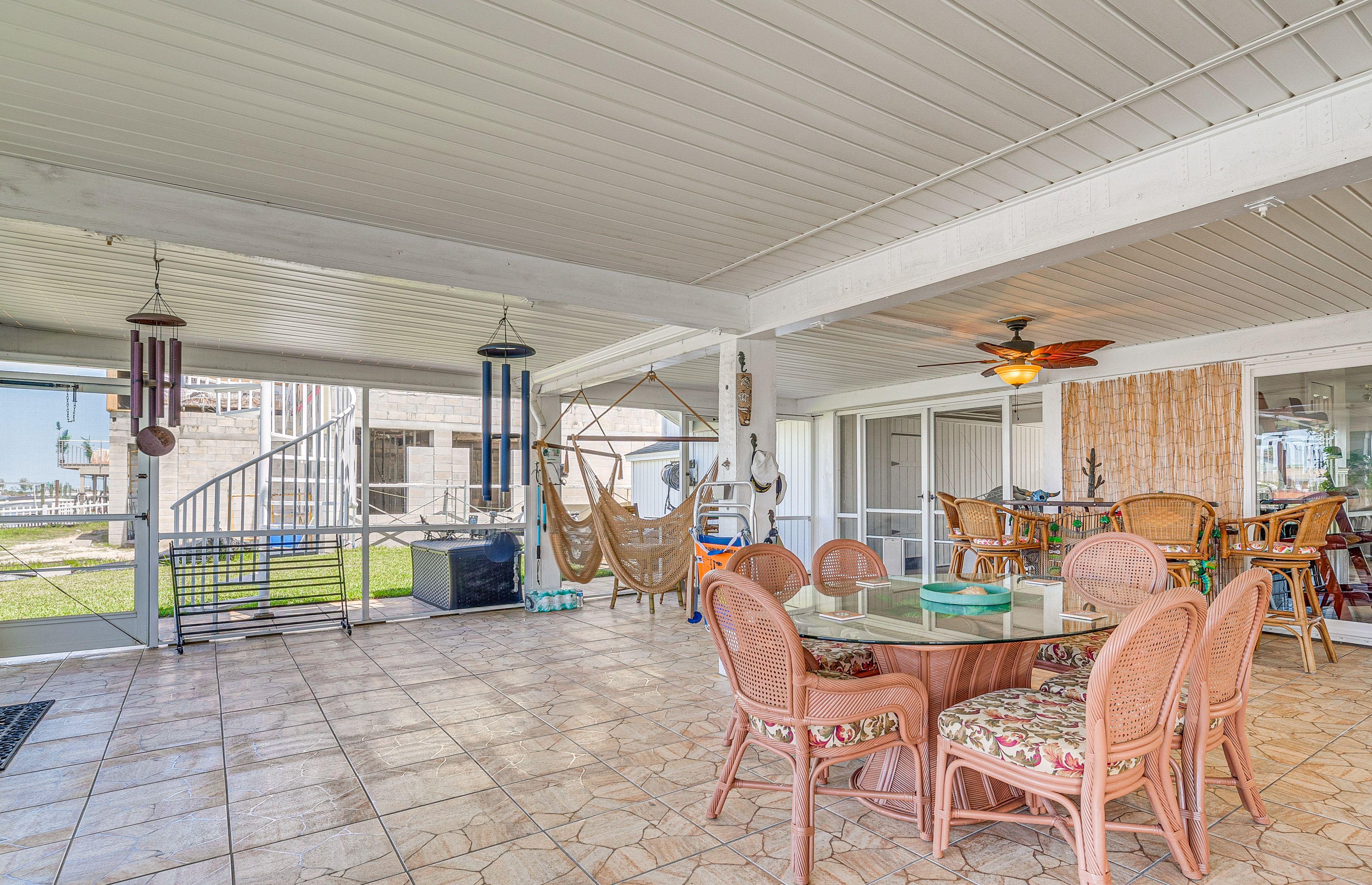 Lanai | Outdoor Dining Areas | Hammocks