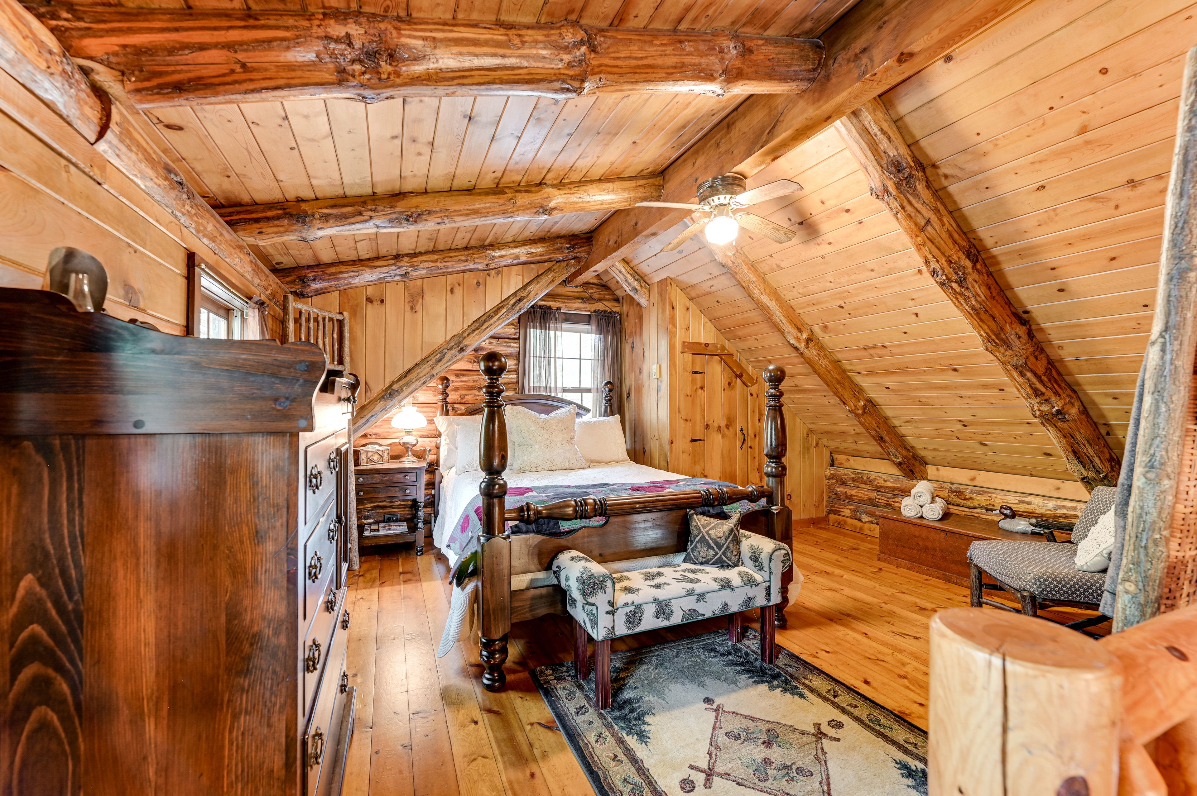 Loft | 2nd Floor | Queen Bed