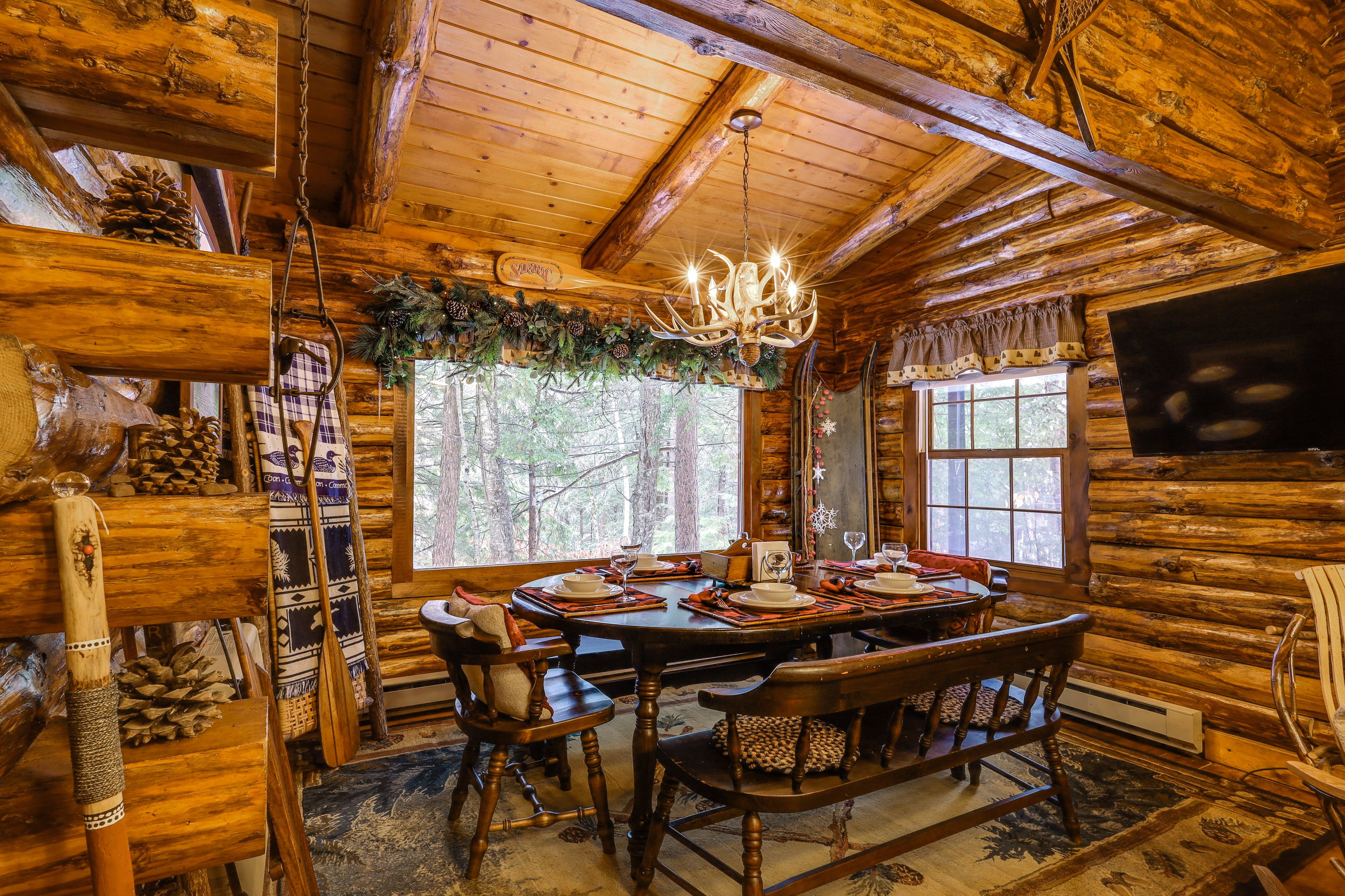 Dining Room | 1st Floor | Dishware & Flatware Provided