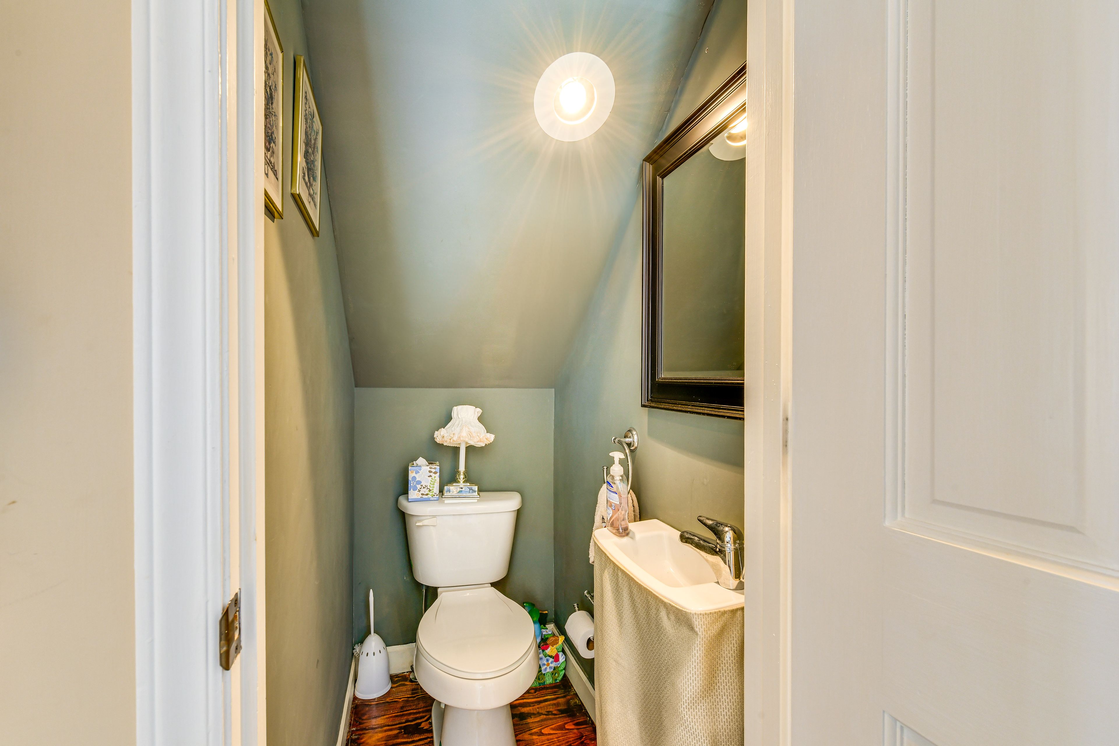Half Bathroom | 1st Floor