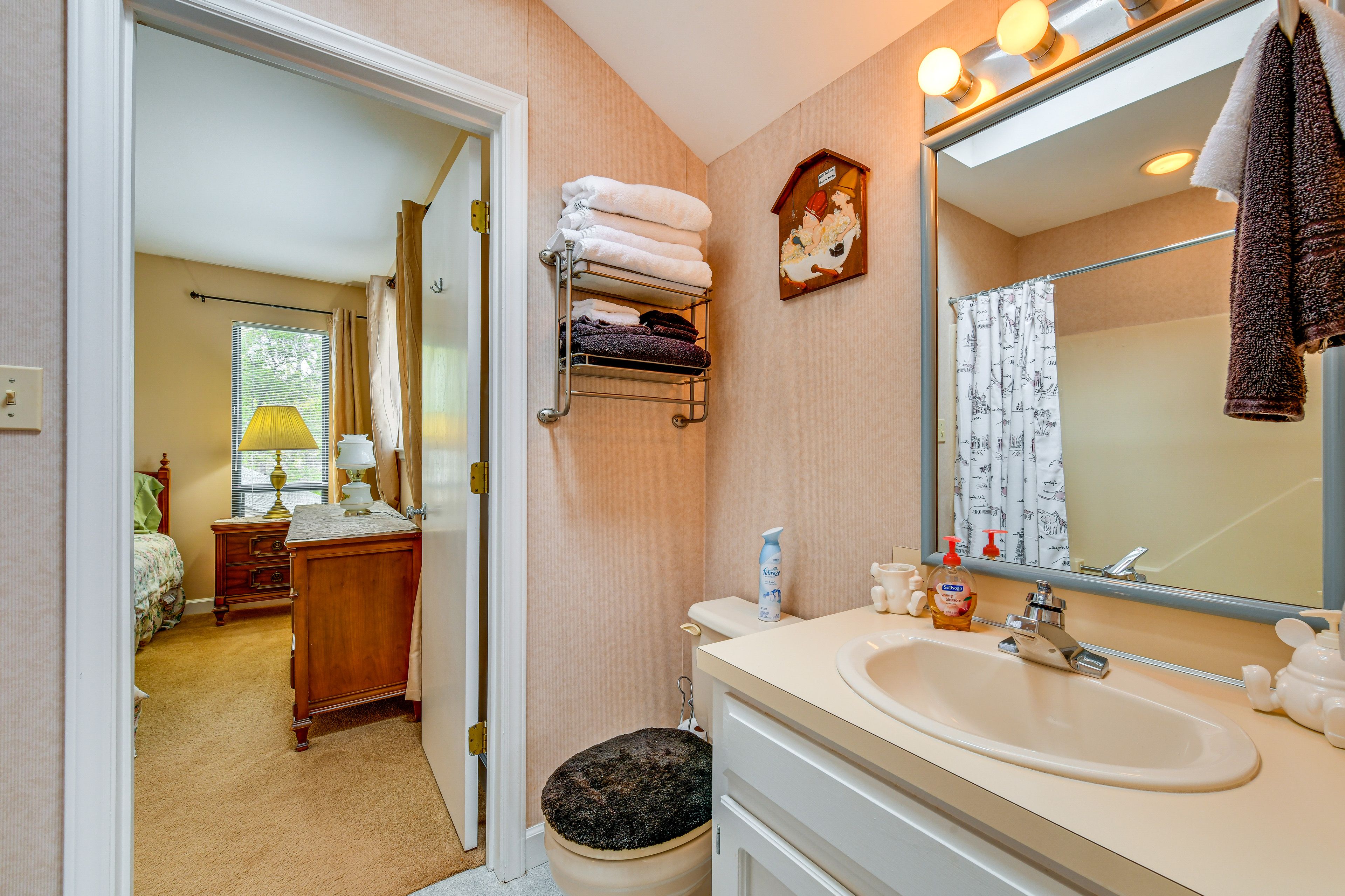 Full Bathroom | 2nd Floor