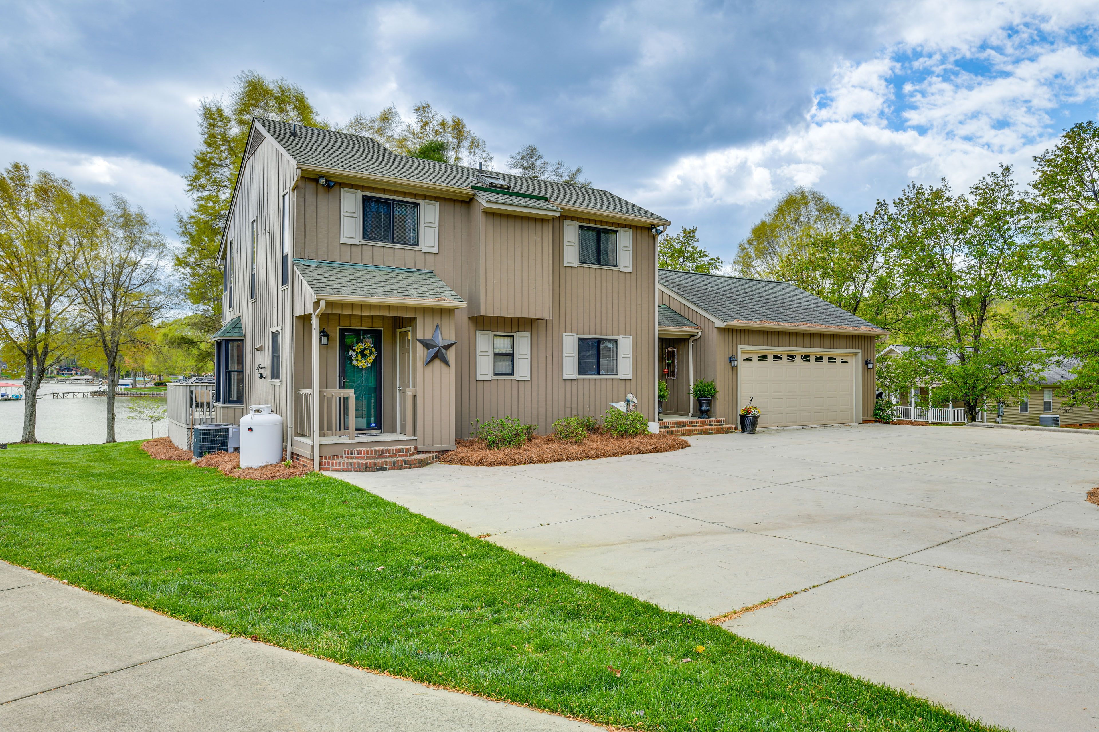 Property Exterior | Garage (2 Vehicles) | Driveway (2 Vehicles)