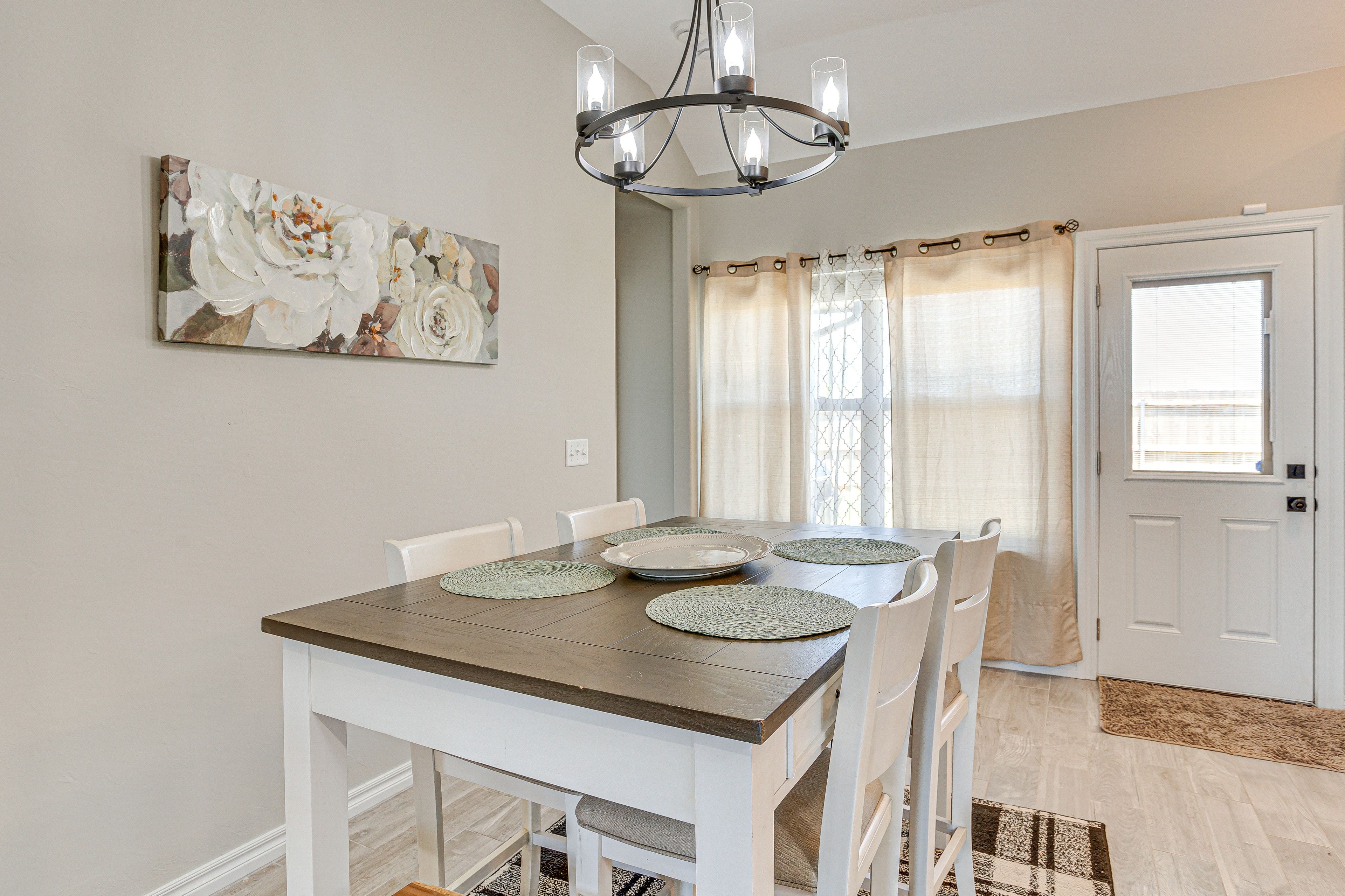 Dining Area | Dishware/Flatware