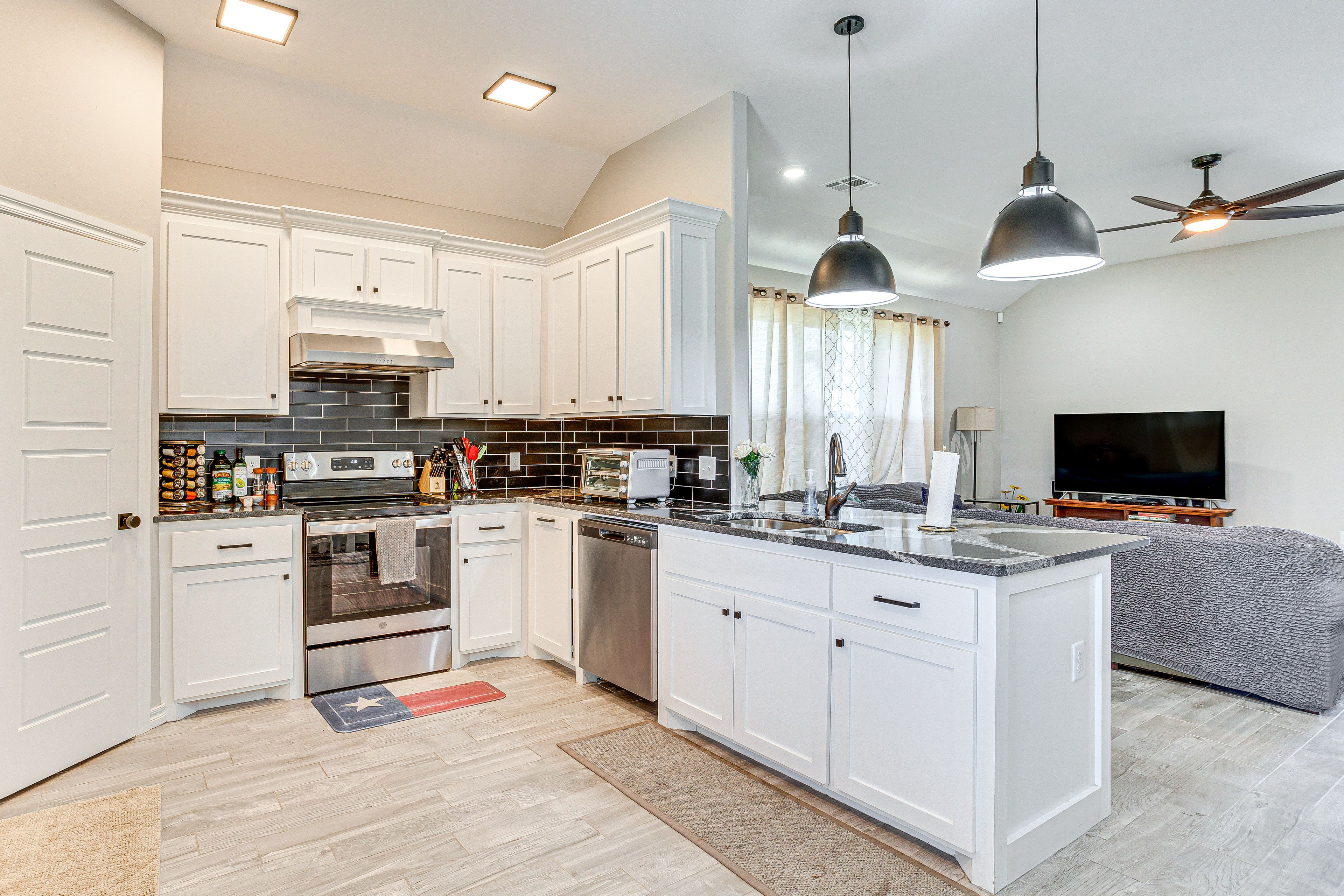 Kitchen | Blender | Crockpot | Microwave | Toaster | Toaster Oven | Spices