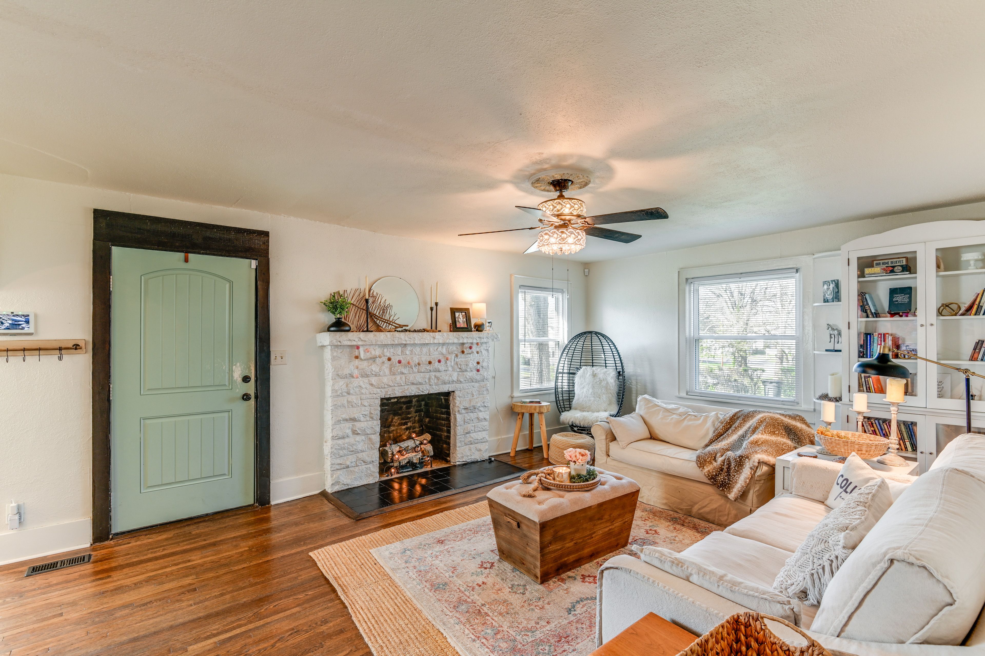 Living Room | Smart TV | Central A/C + Heating