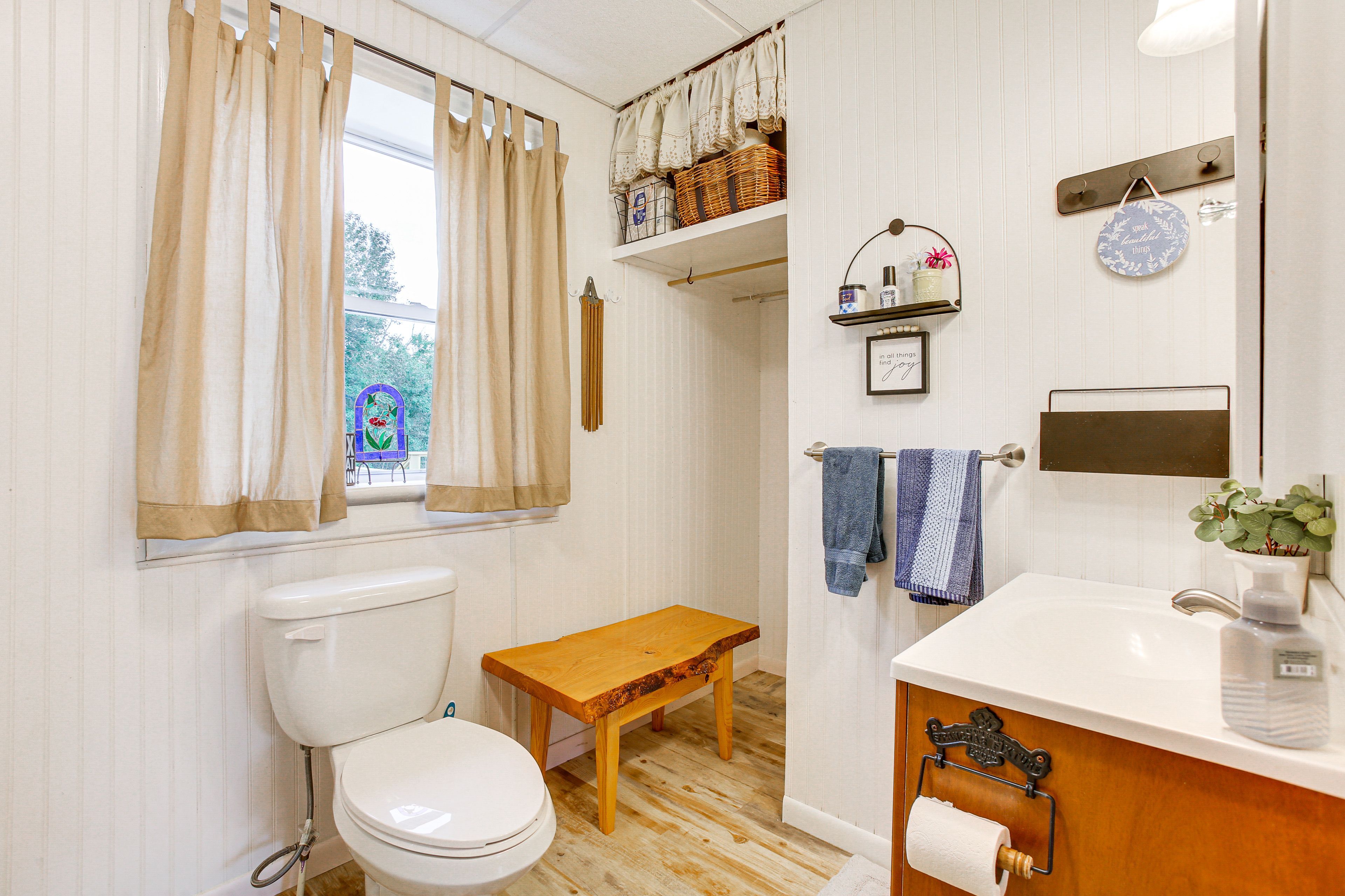 Full Bathroom | Complimentary Toiletries | Shower