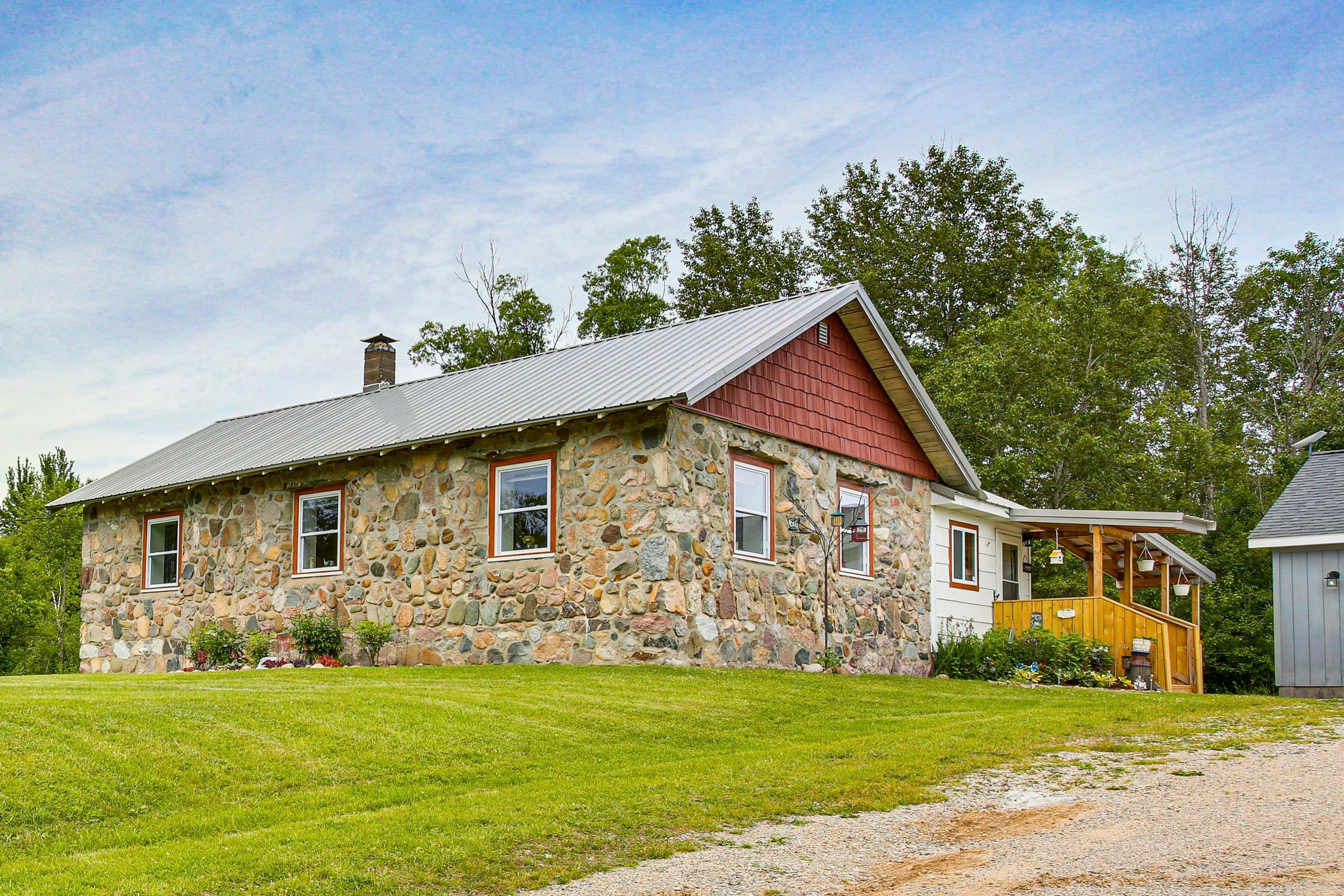 Marion Vacation Rental | 2BR | 1BA | Step-Free Access Via Ramp | 960 Sq Ft