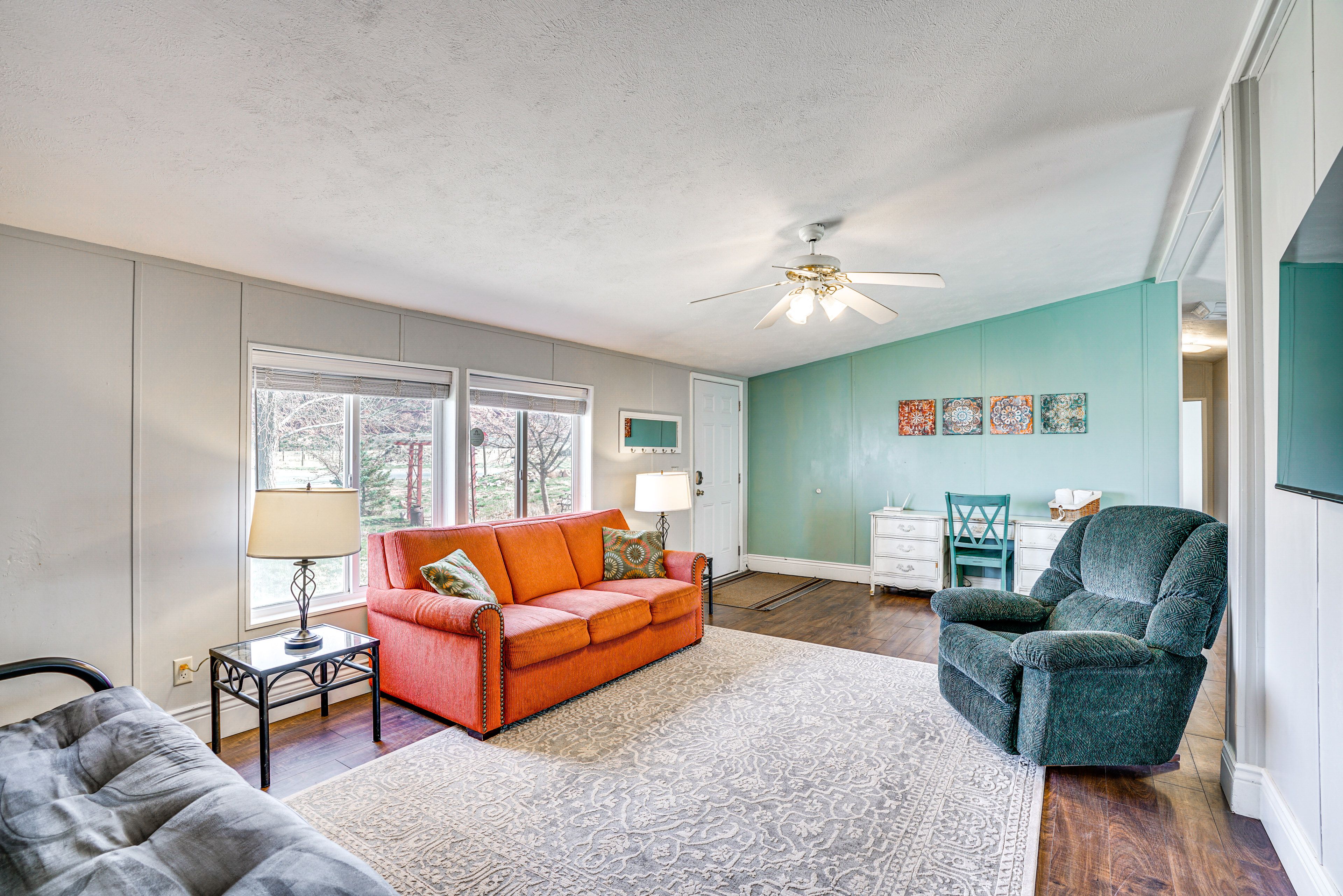 Living Room | Smart TV | Free WiFi | In-Unit Laundry | Self Check-In