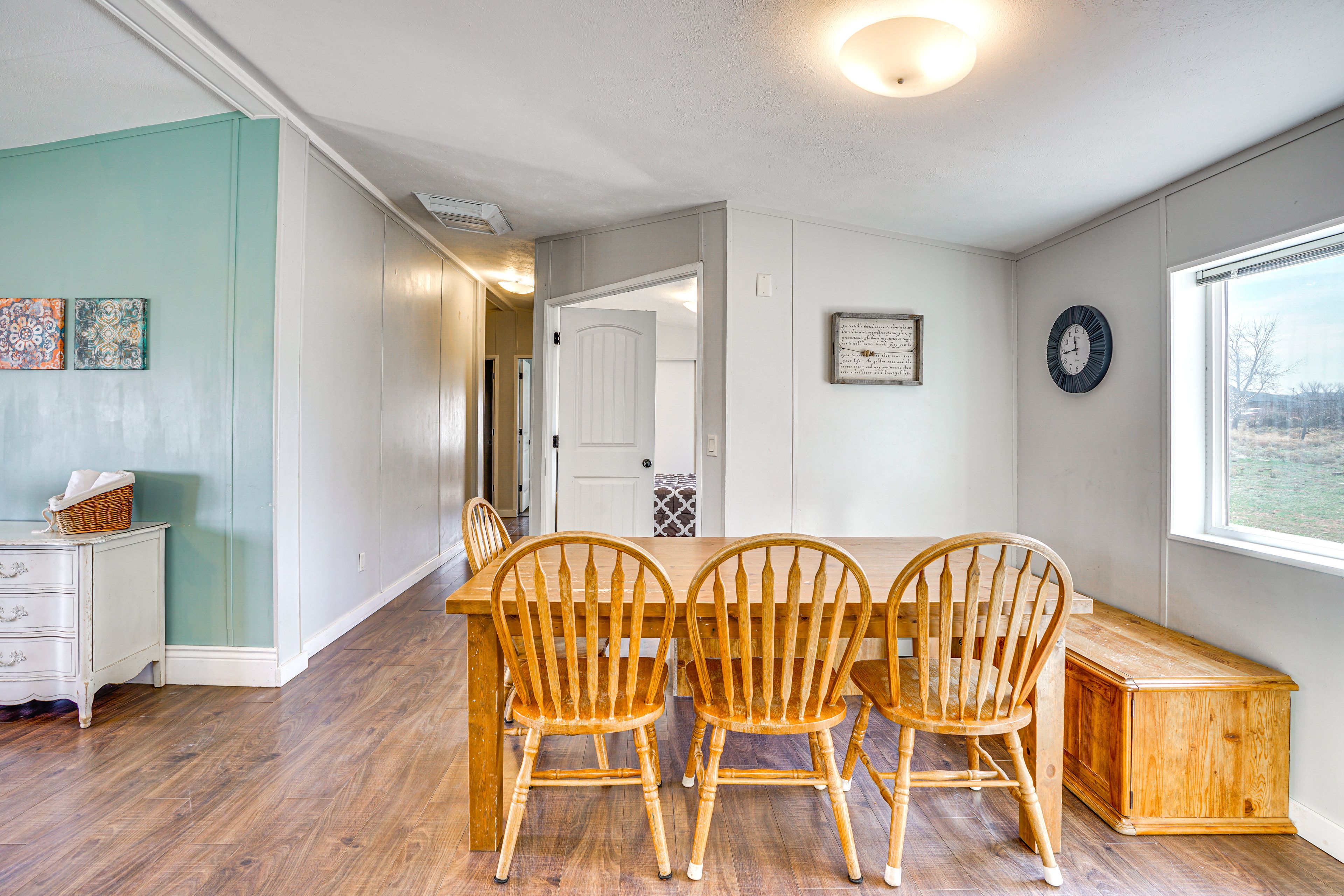 Dining Area | Dishware & Flatware Provided